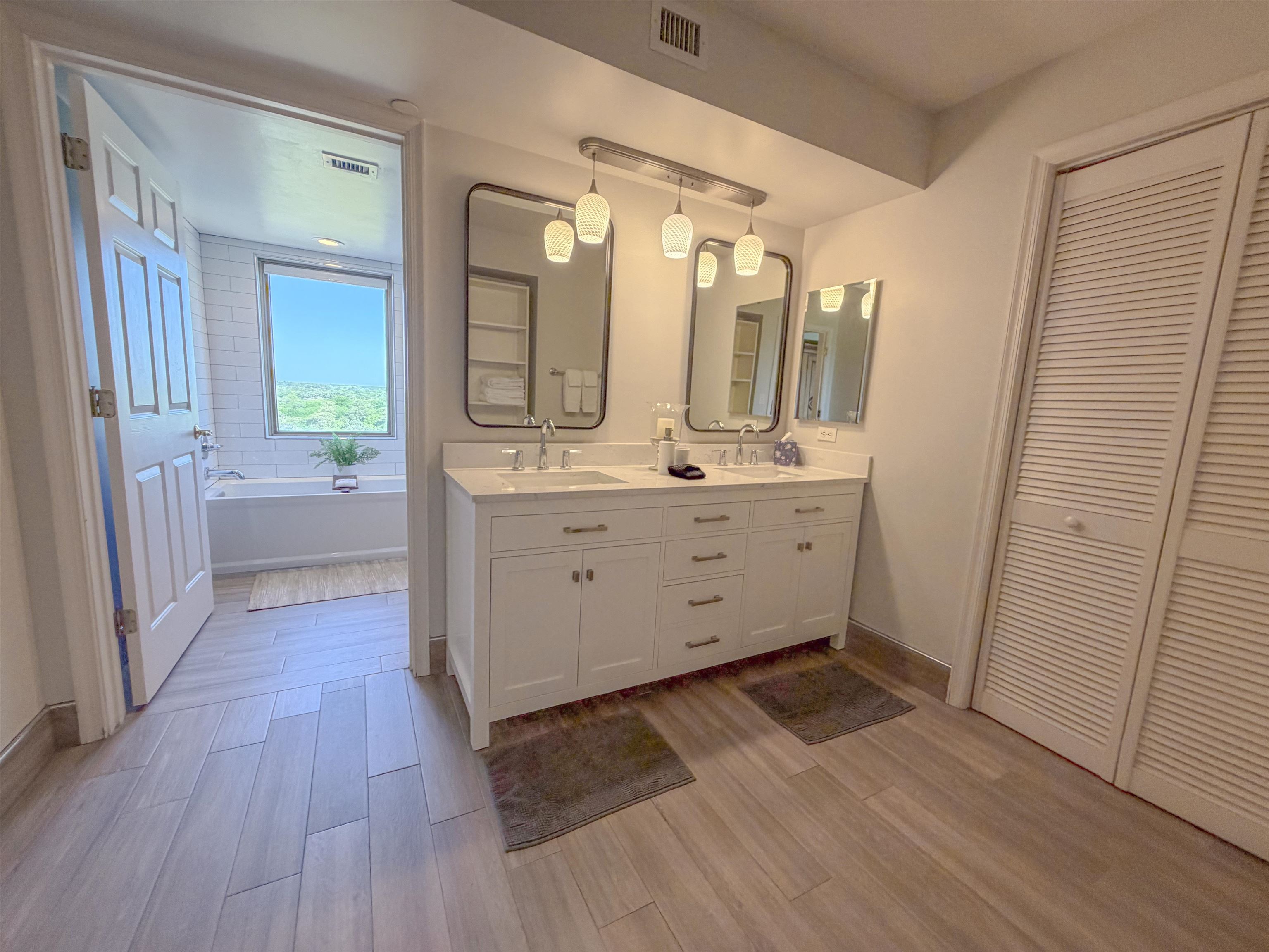 8560 Queensway Blvd. Unit: 1209