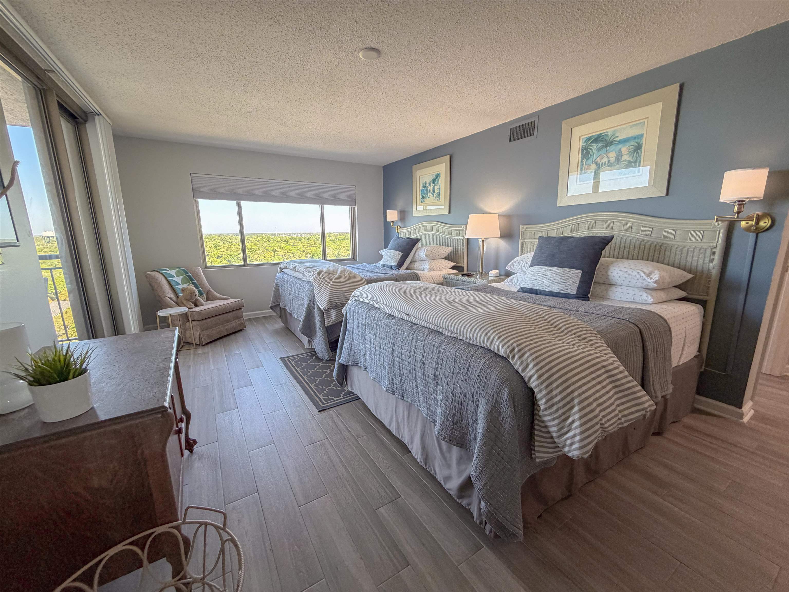 8560 Queensway Blvd. Unit: 1209