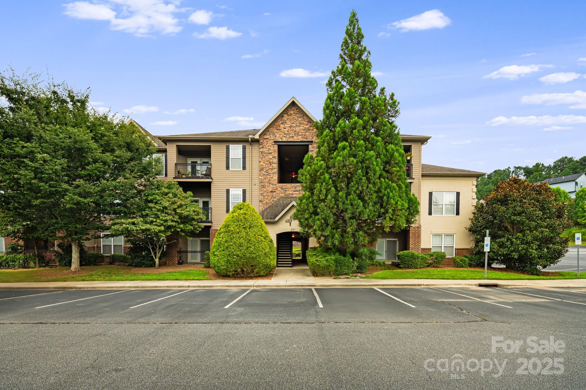 291 Brickton Village Circle Unit: 106