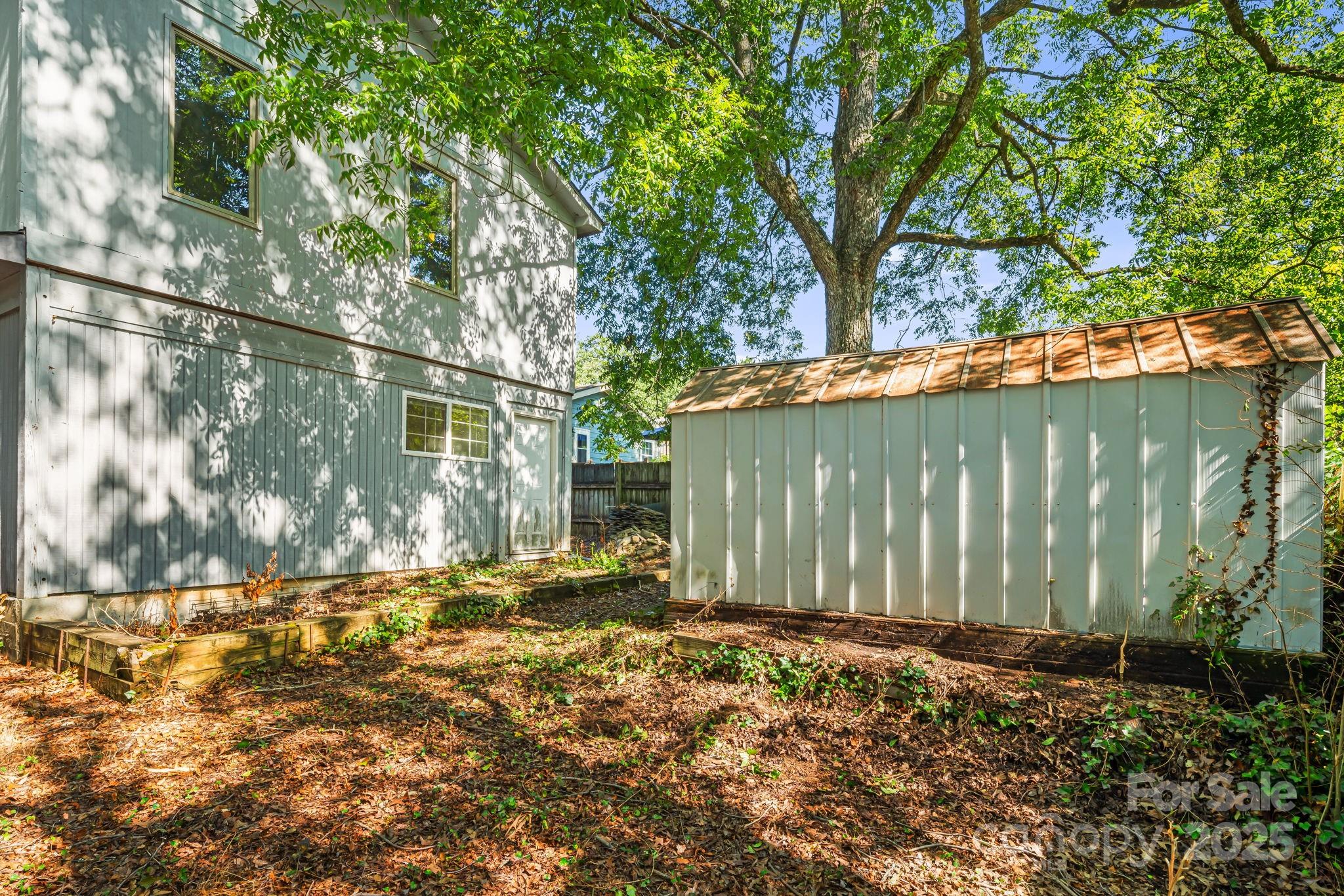 609 Maple Street