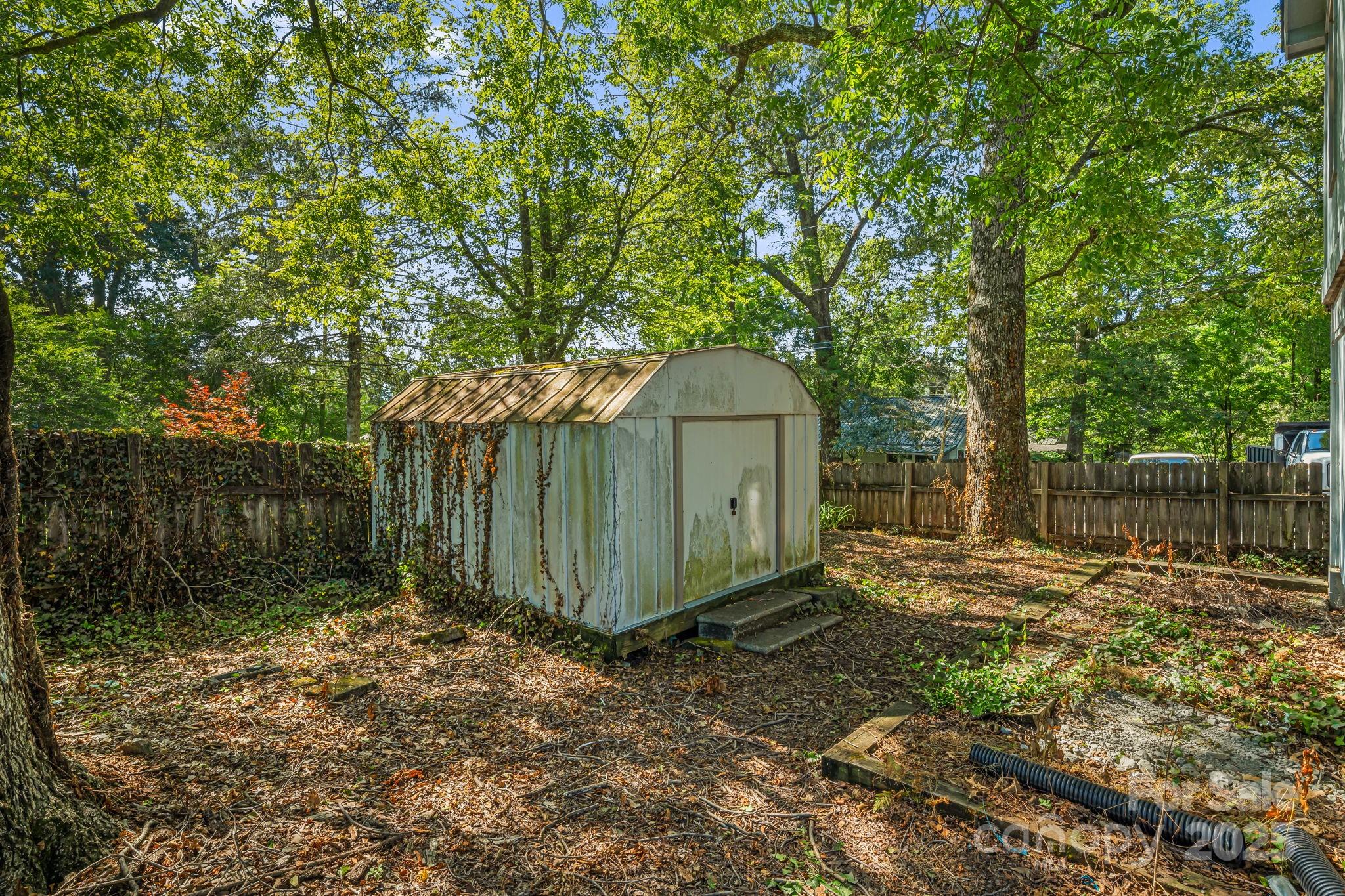609 Maple Street