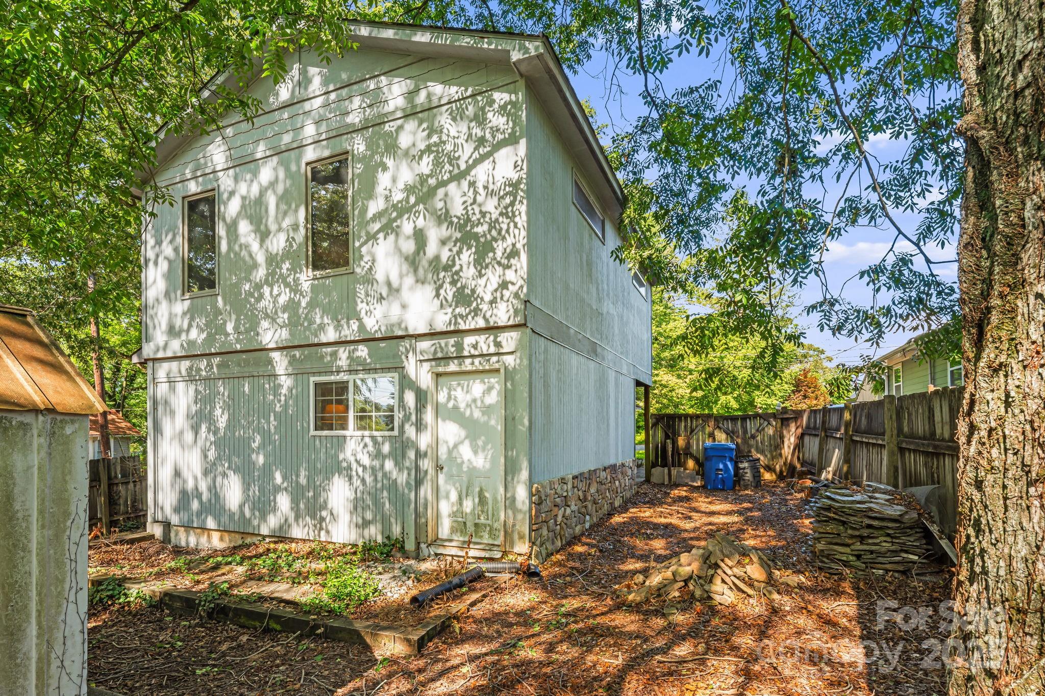 609 Maple Street