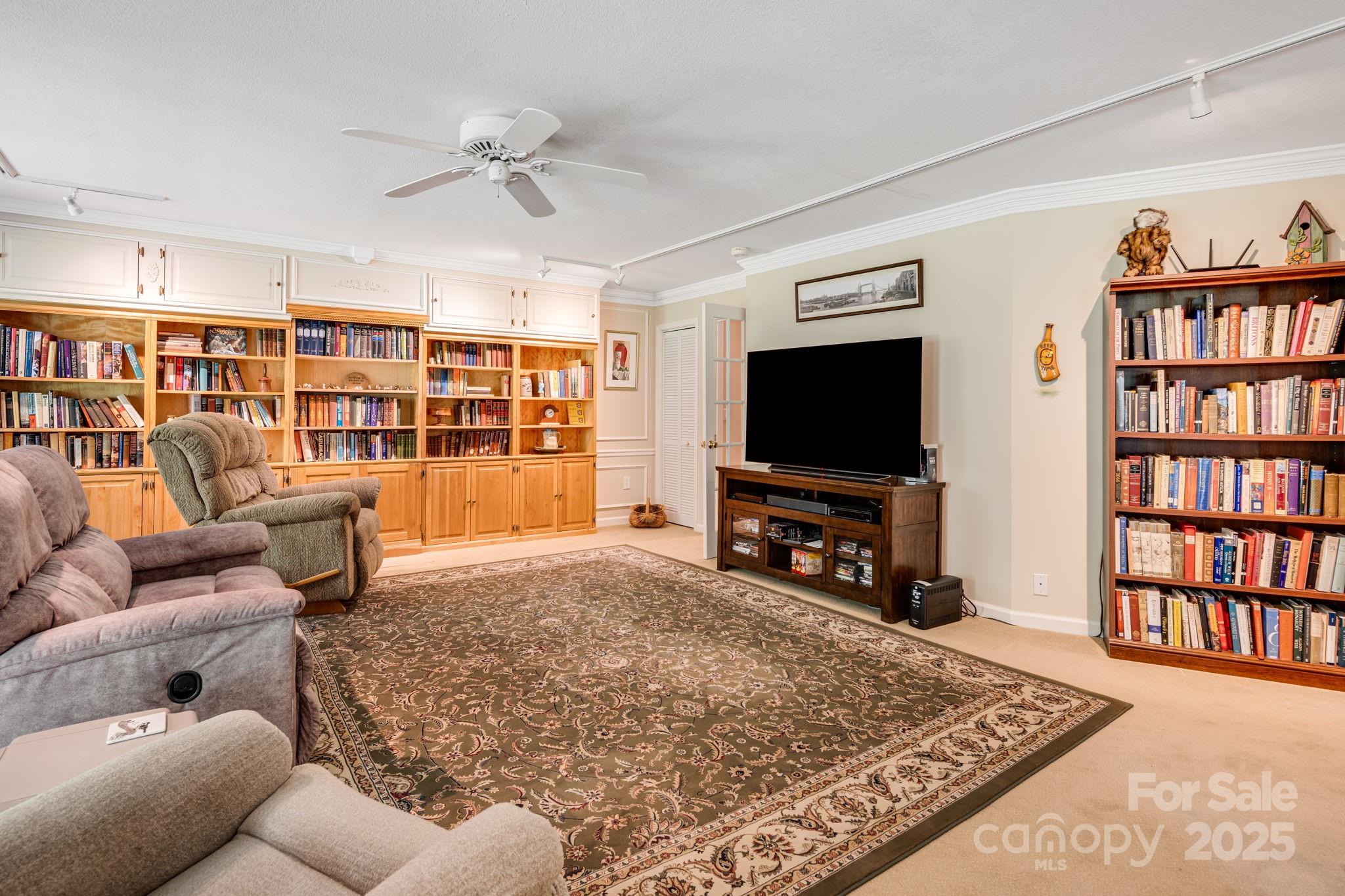 1015 Saddlebrook Drive