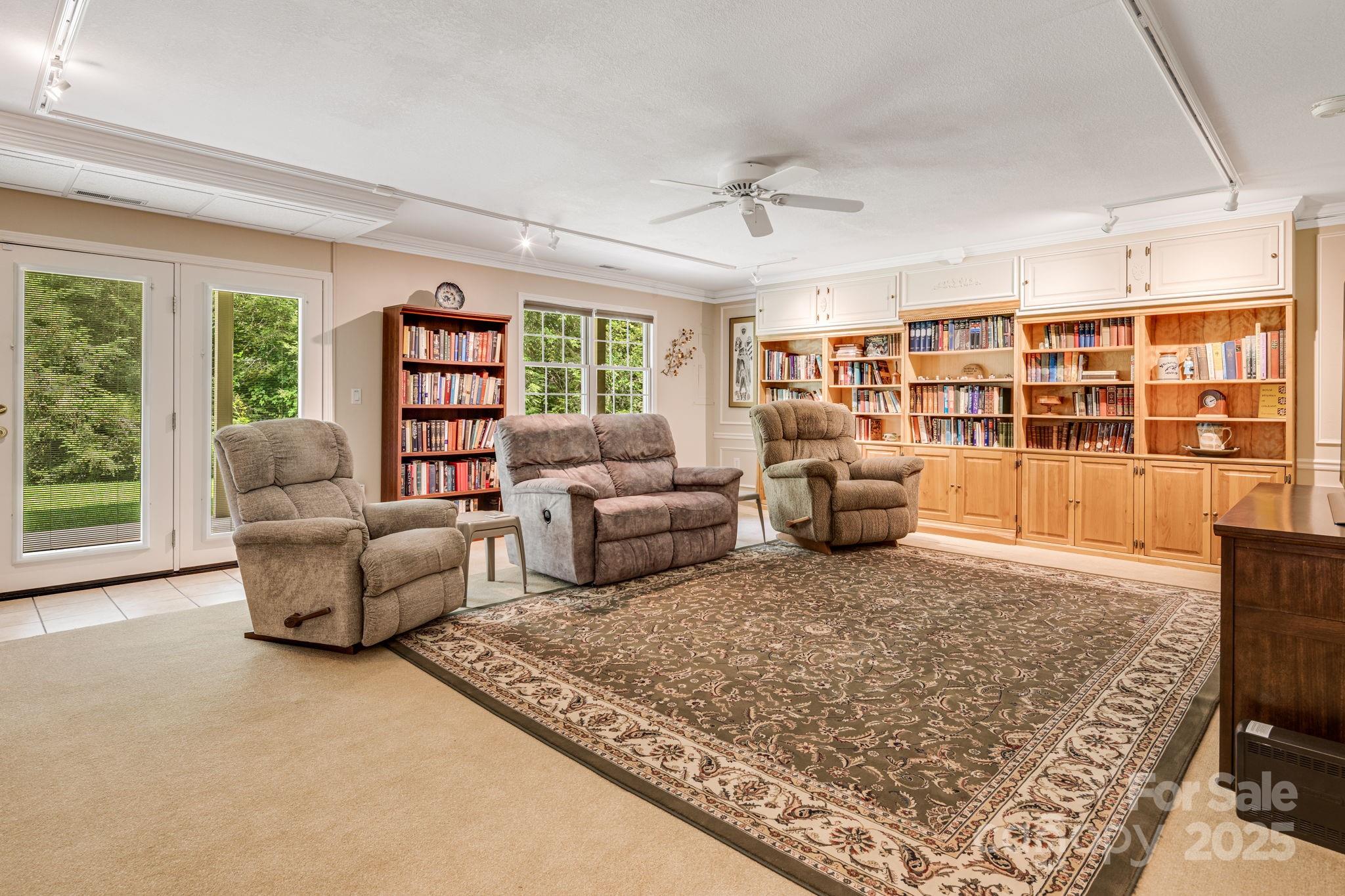 1015 Saddlebrook Drive