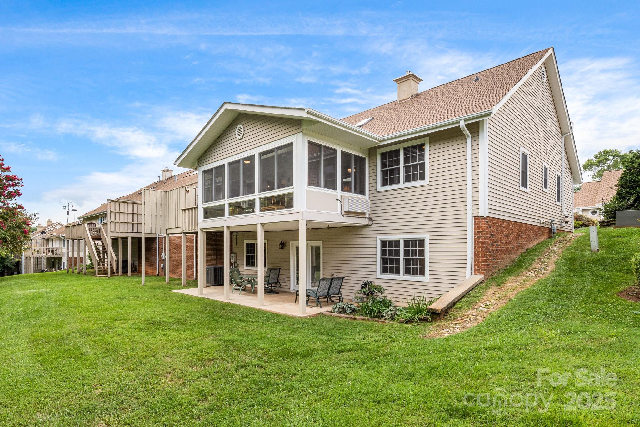 1015 Saddlebrook Drive