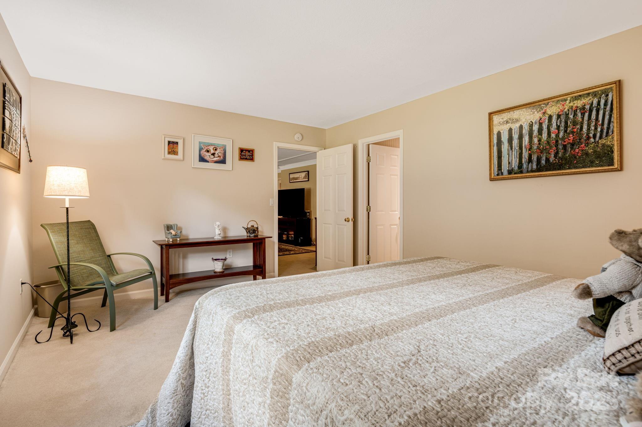 1015 Saddlebrook Drive