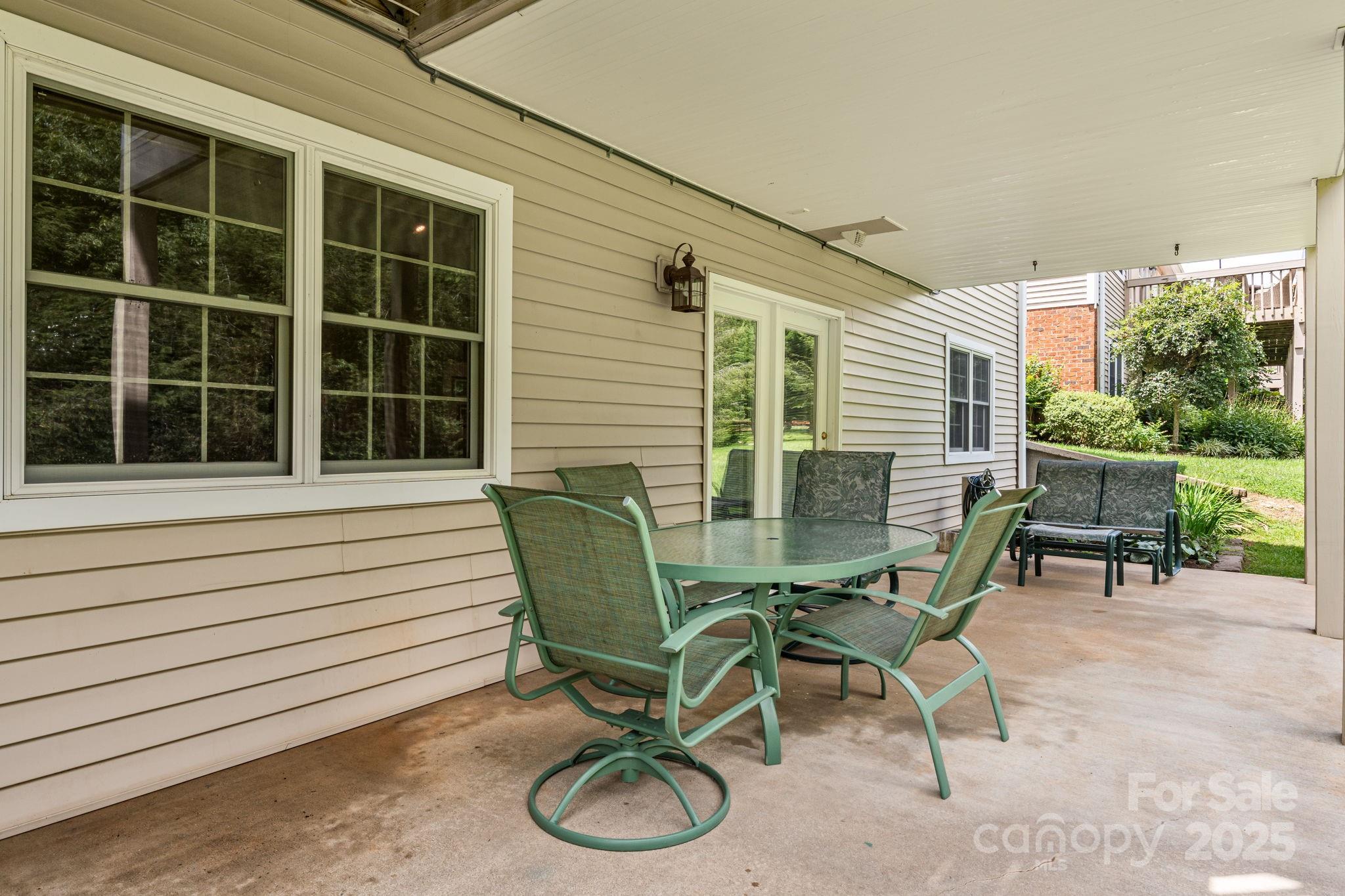 1015 Saddlebrook Drive