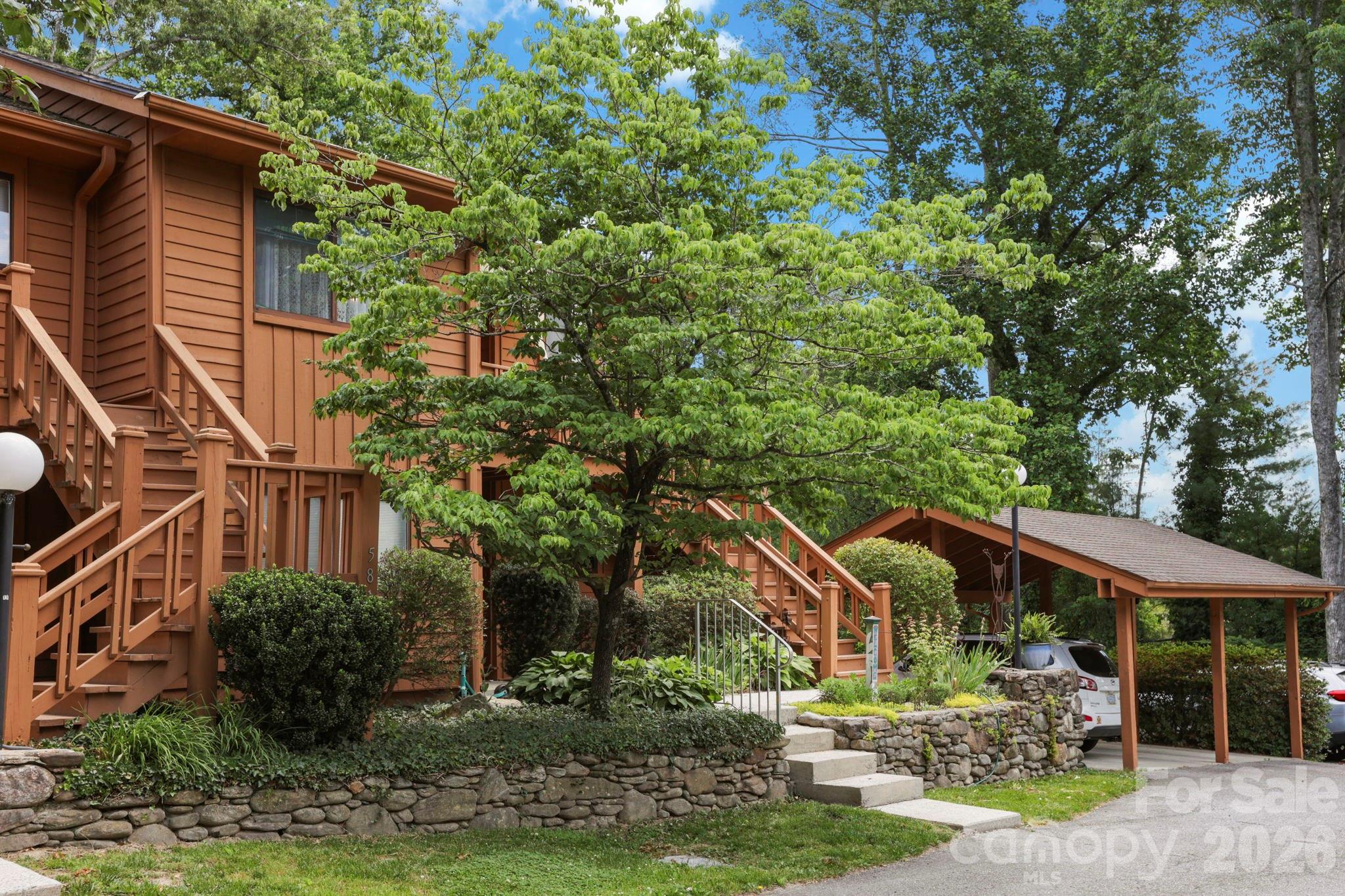 581 Courtwood Lane Unit: 4