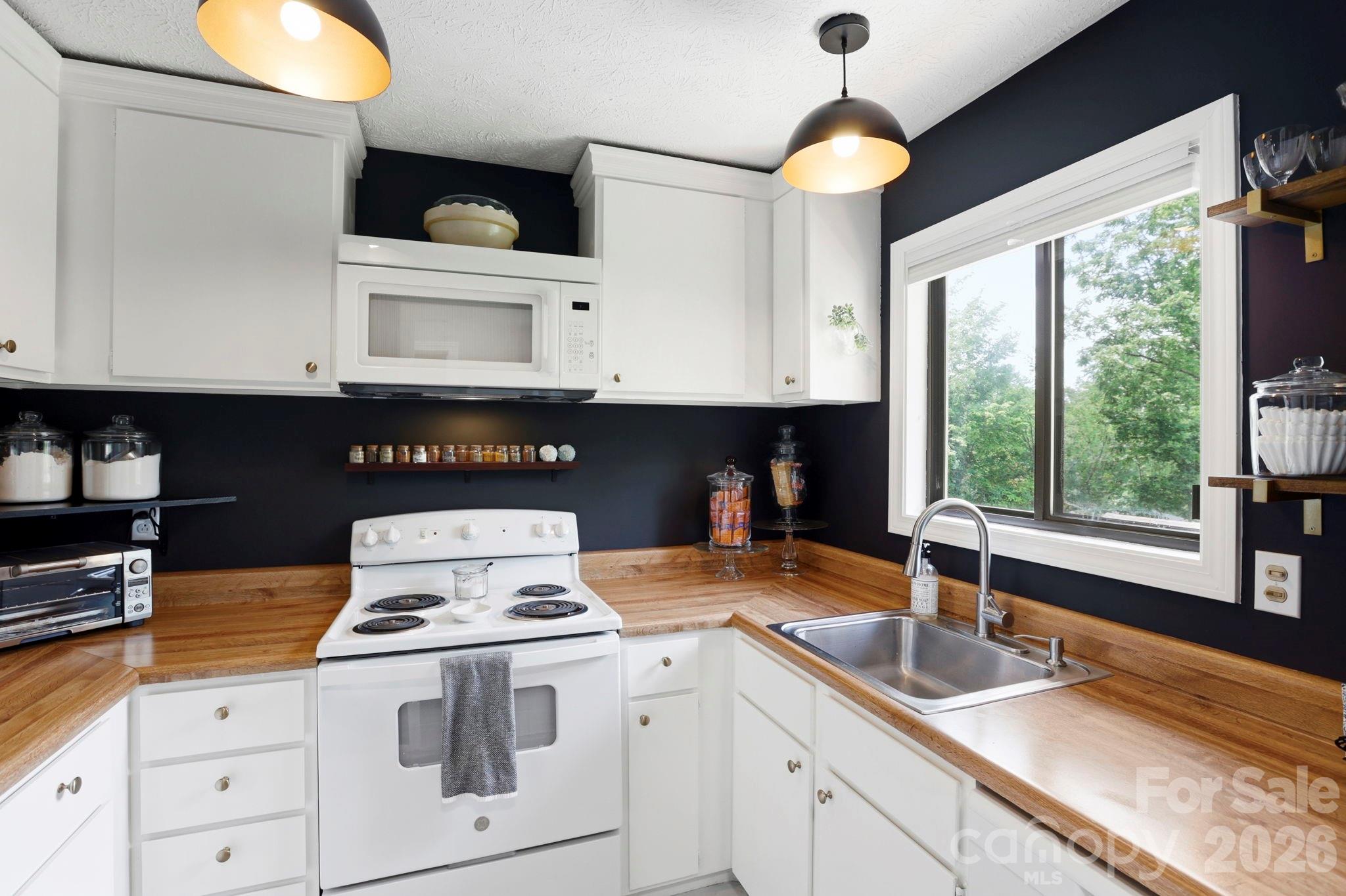581 Courtwood Lane Unit: 4