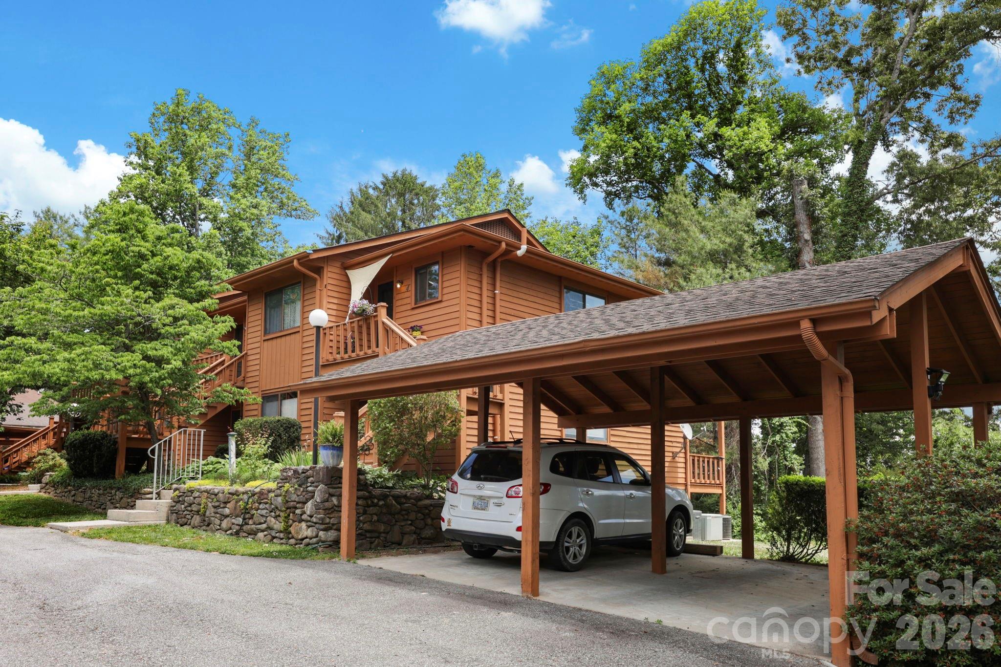581 Courtwood Lane Unit: 4