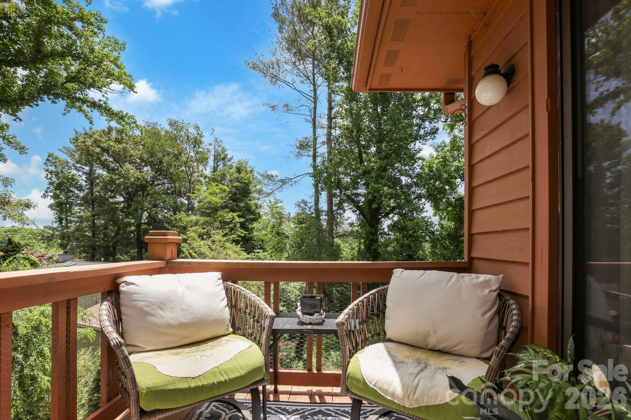 581 Courtwood Lane Unit: 4