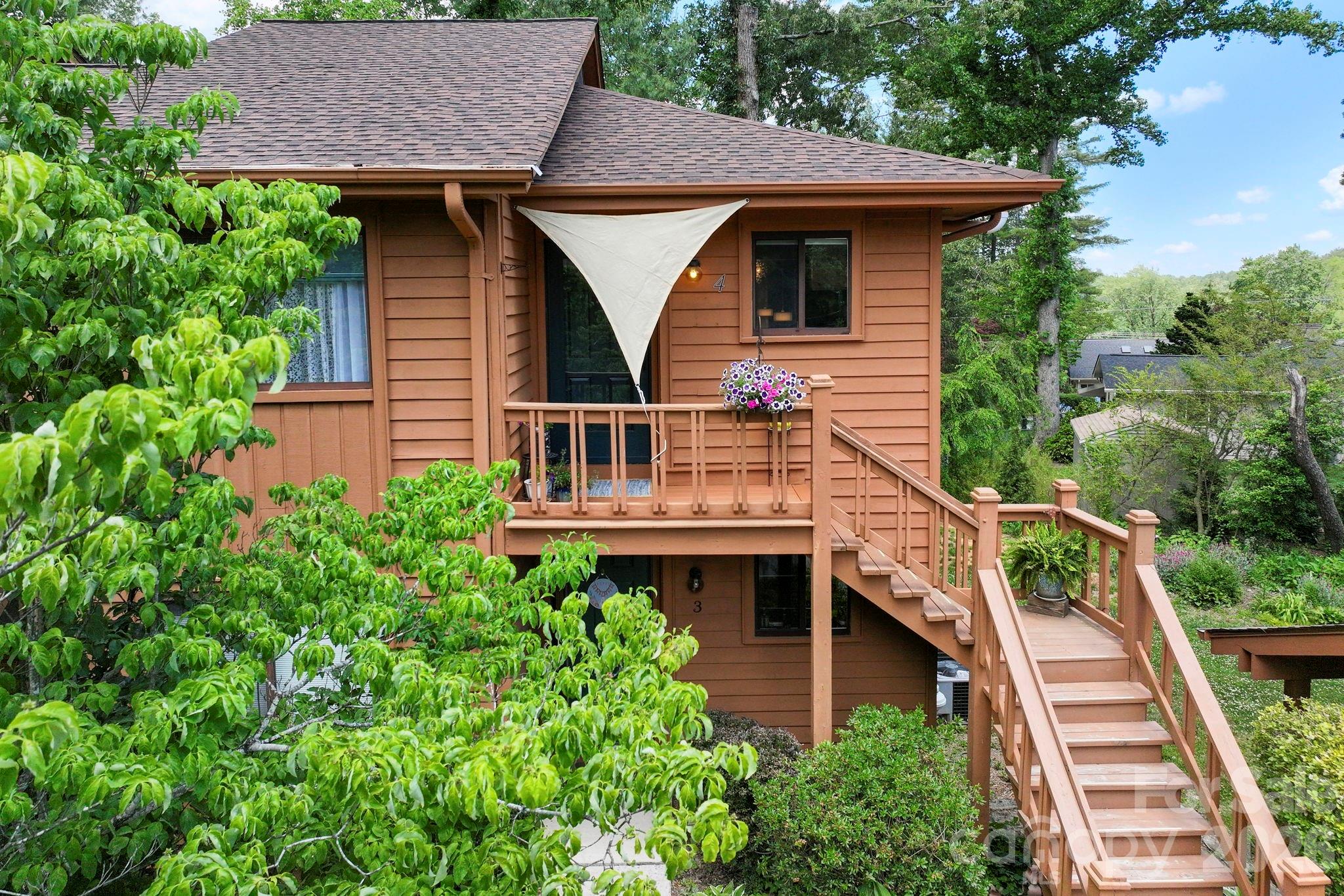 581 Courtwood Lane Unit: 4