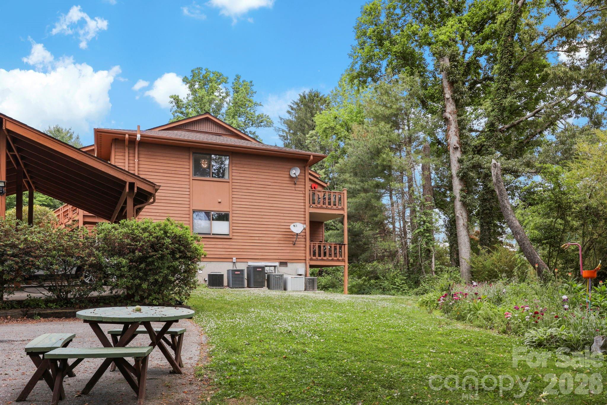 581 Courtwood Lane Unit: 4