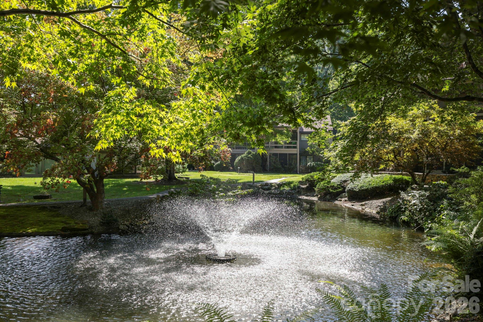 10 Lakemoor Lane