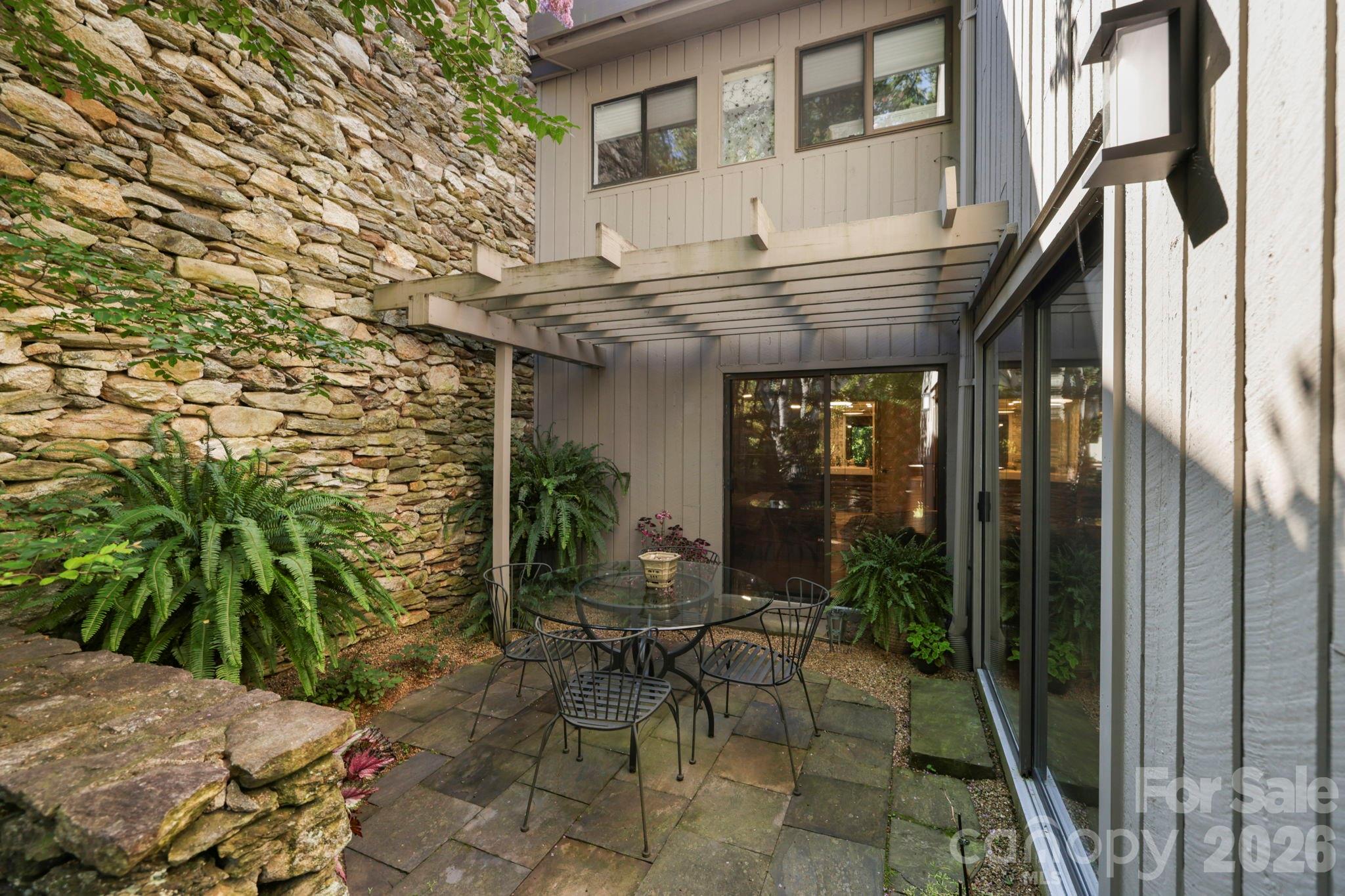 10 Lakemoor Lane