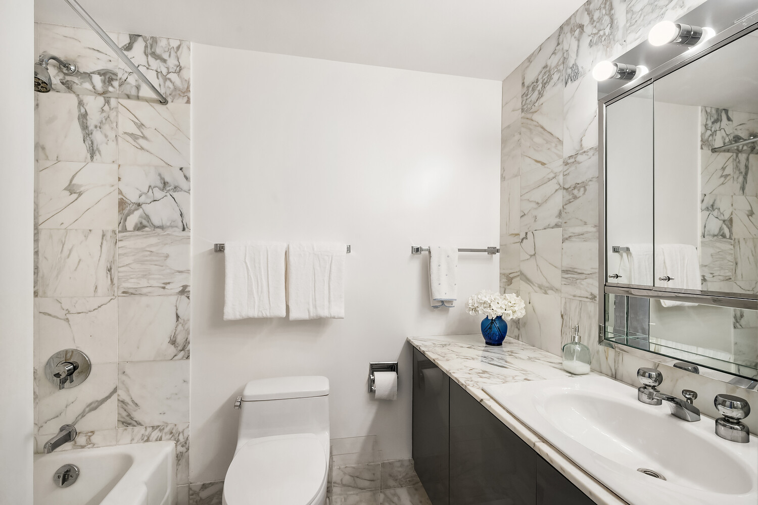 860 UNITED NATIONS Plaza 27/28C