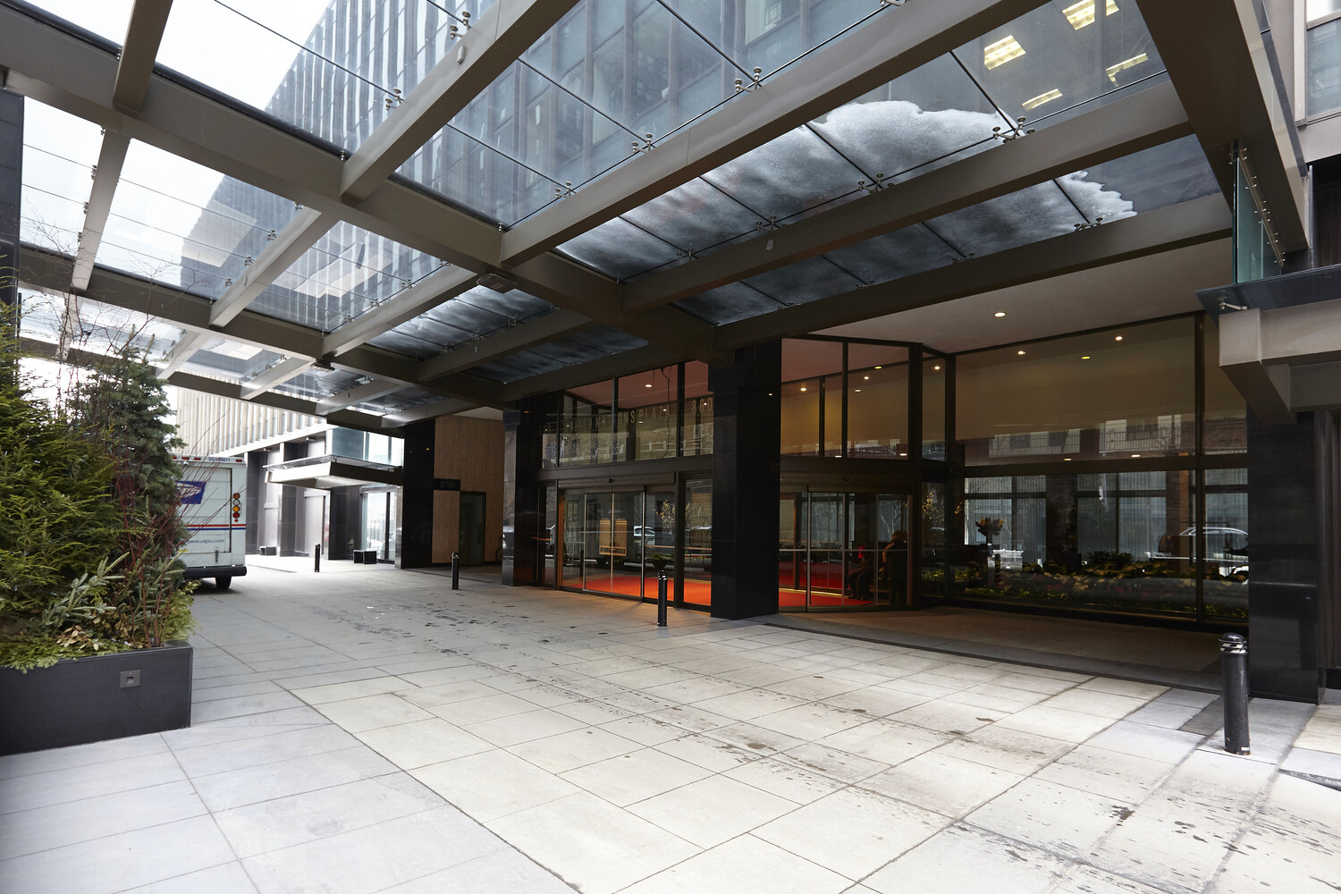 860 UNITED NATIONS Plaza 27/28C