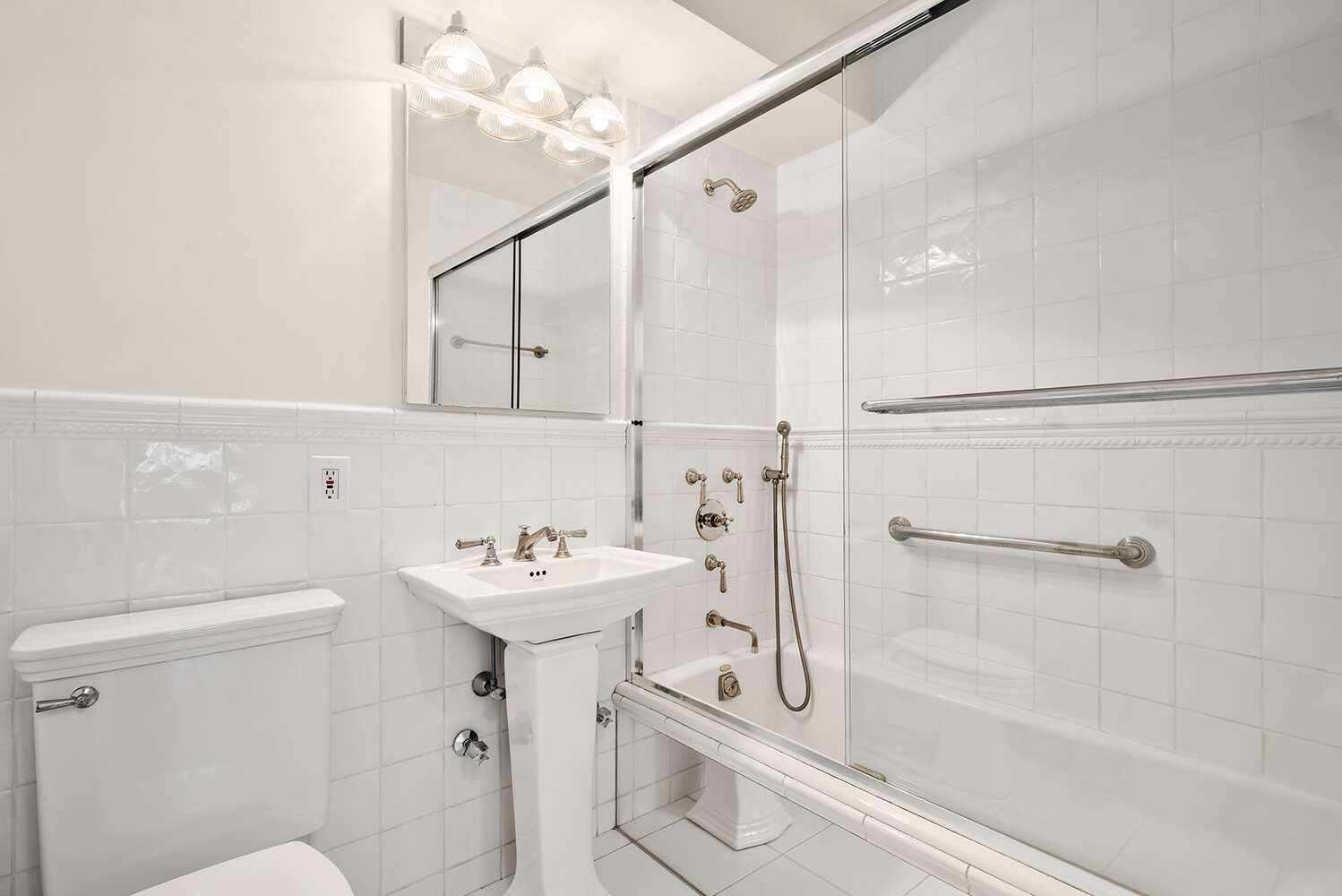70 E 10TH Street 15V