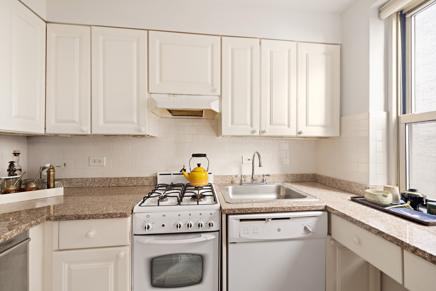 424 E 52ND Street 4D
