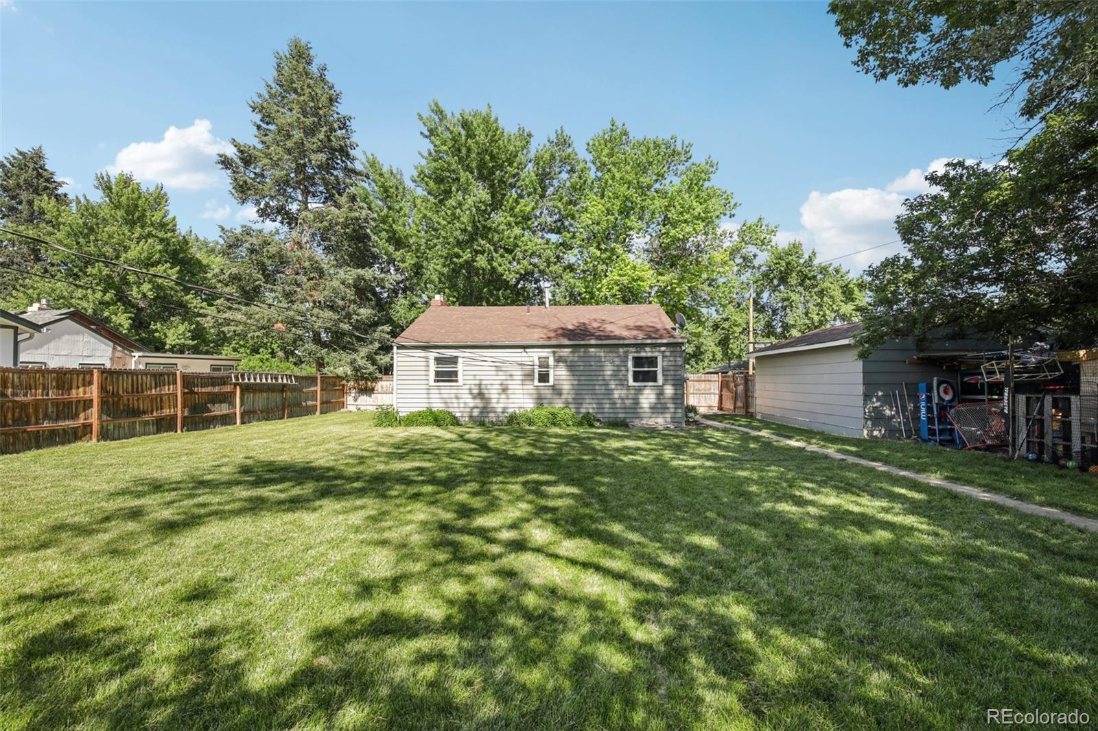 1975 Cody Street