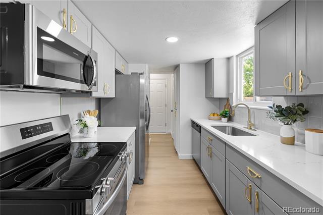 9243 W 100th Circle