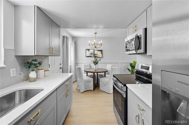 9243 W 100th Circle