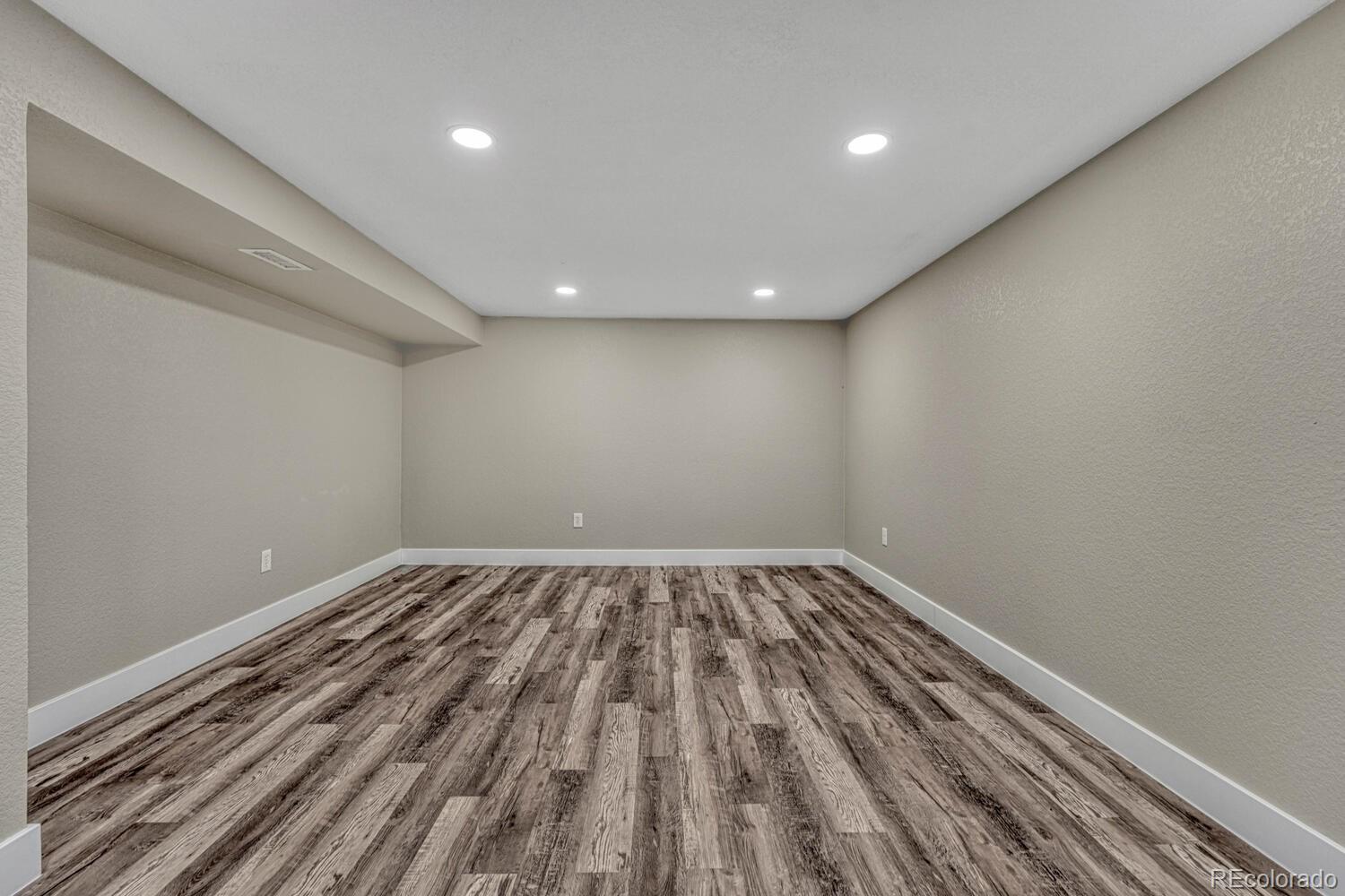 1490 S Ivy Way