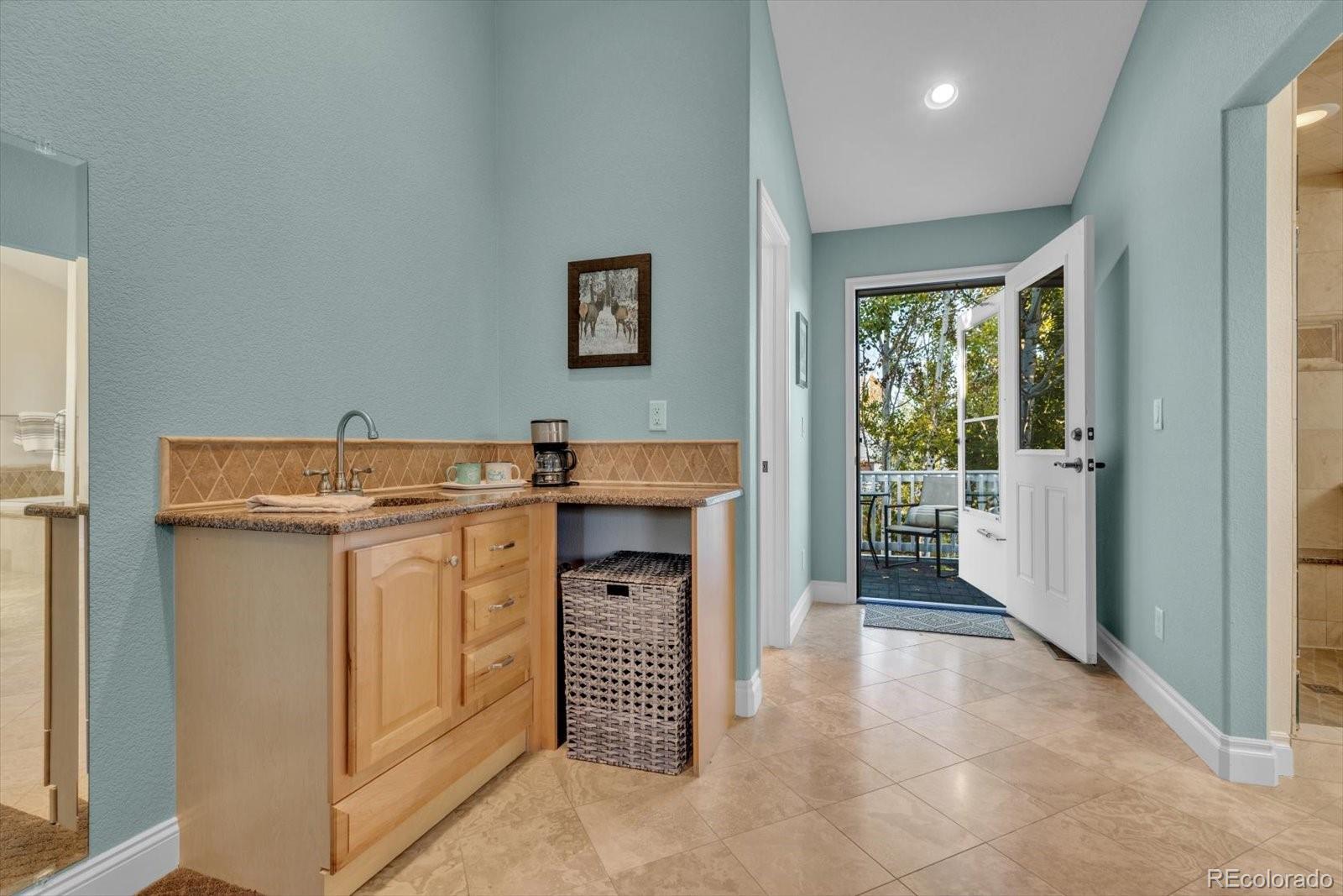 10975 Maple Road