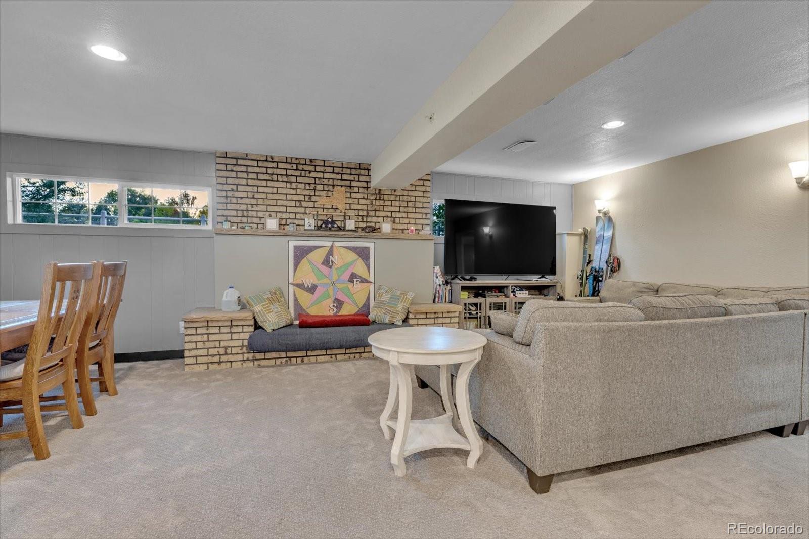 10975 Maple Road