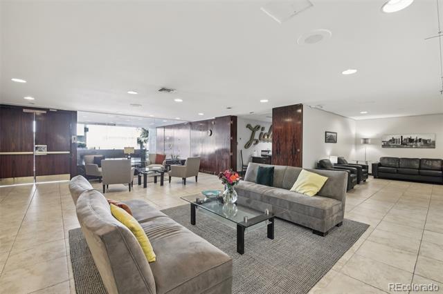 790 N Washington Street Unit: 1006