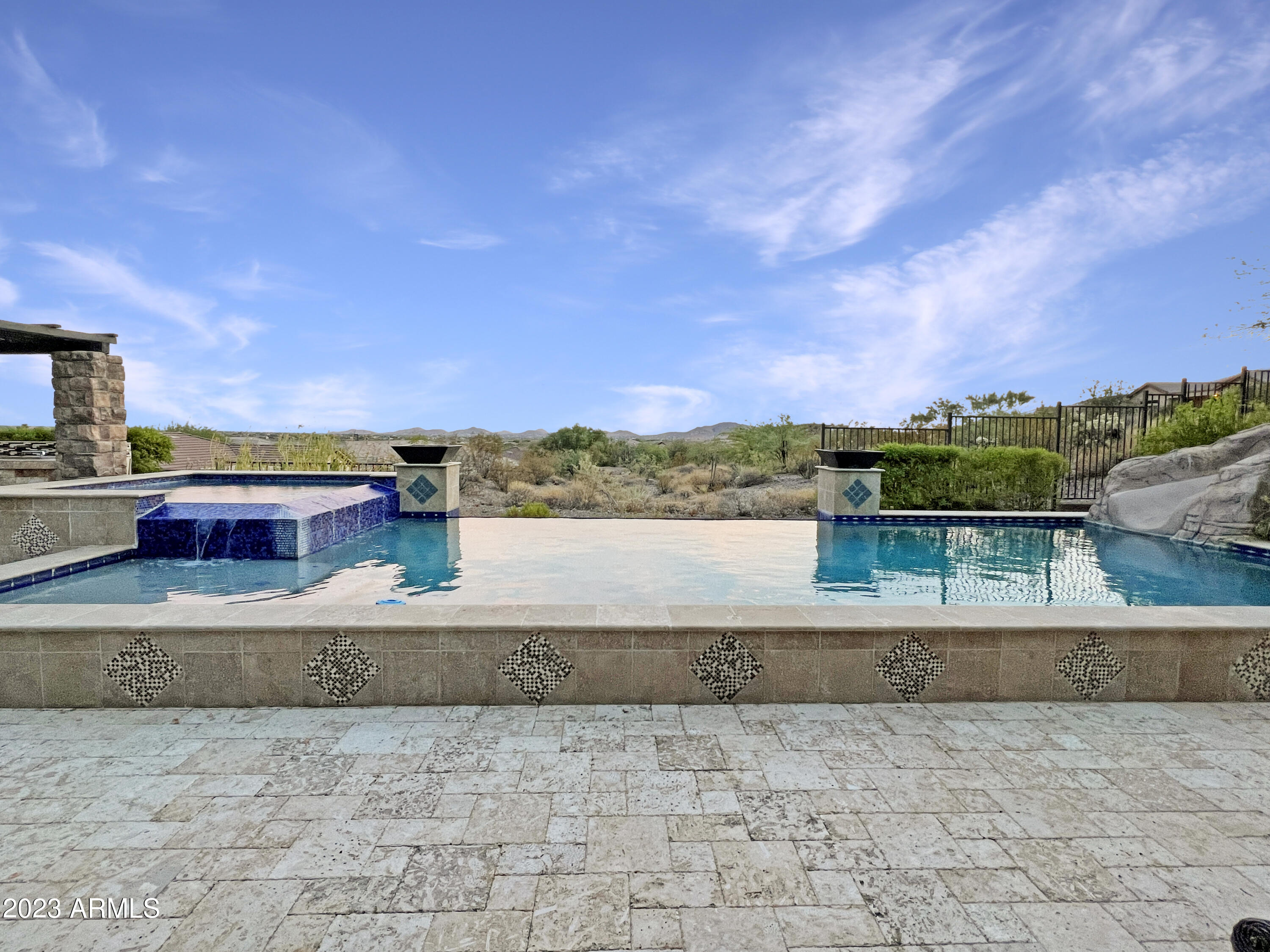 42139 N MOUNTAIN COVE Drive