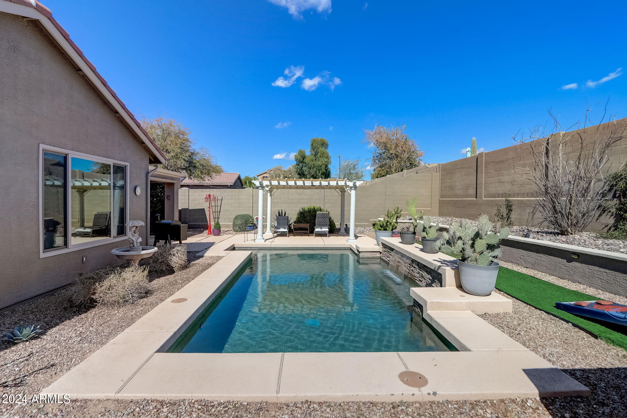 39513 N ROLLING GREEN Court