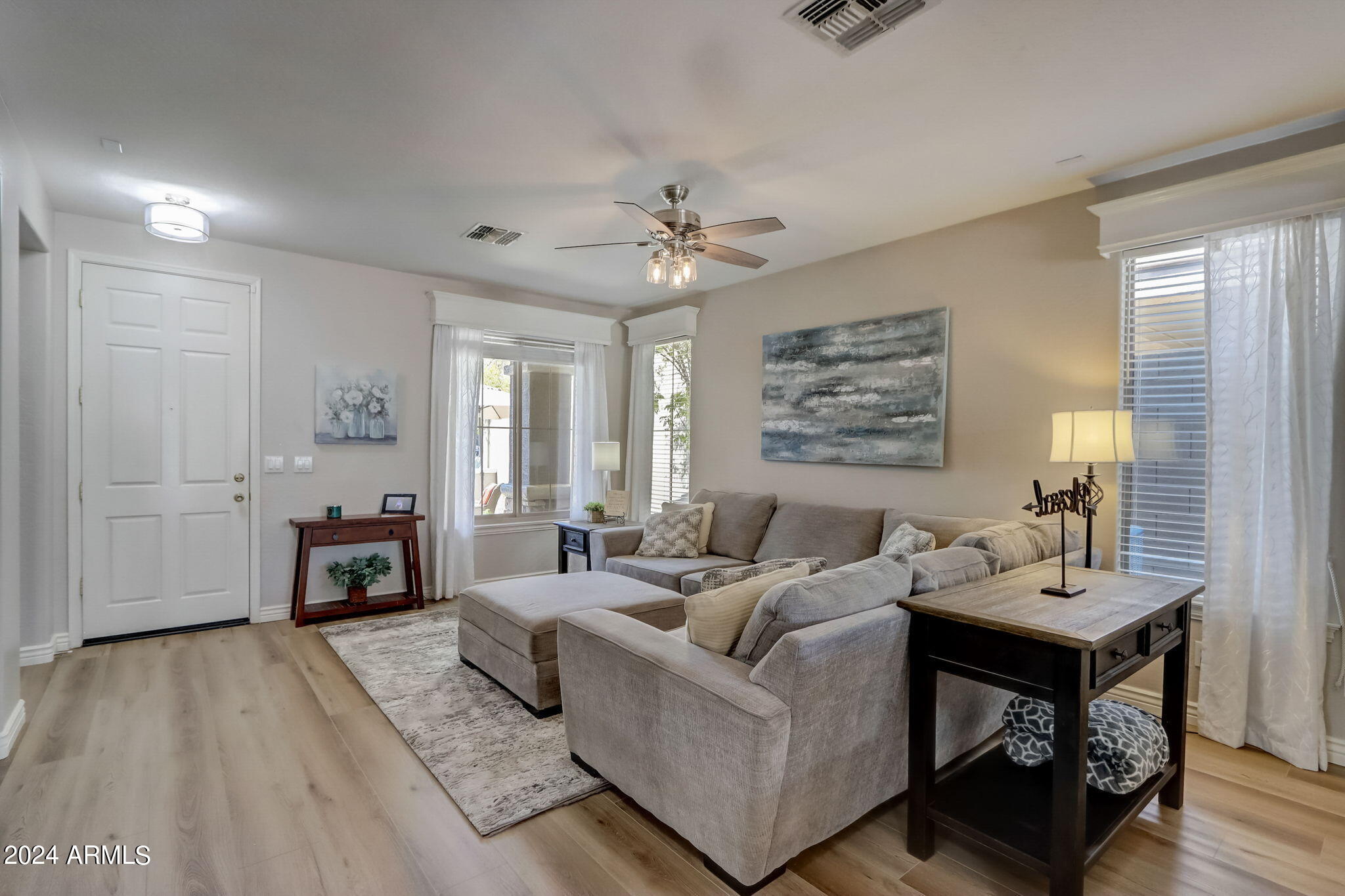 39513 N ROLLING GREEN Court