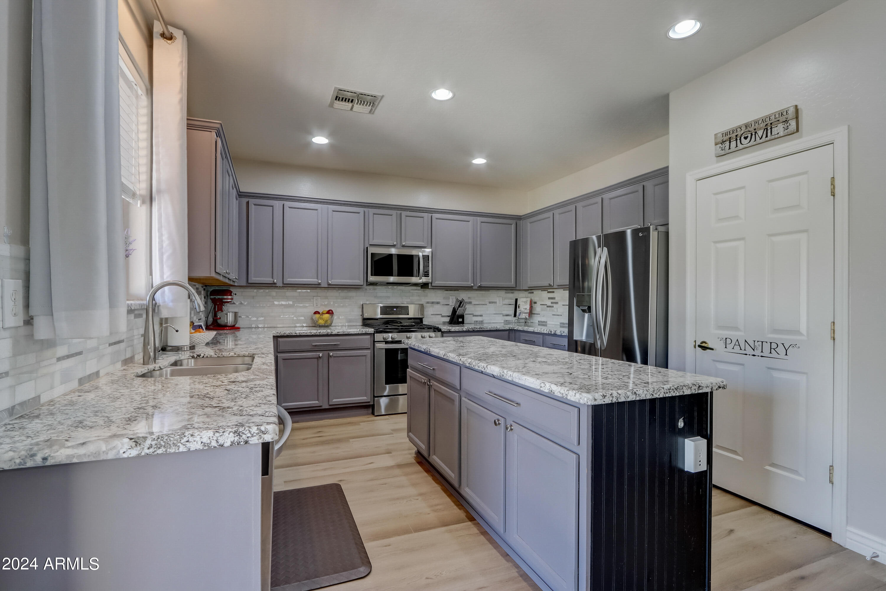 39513 N ROLLING GREEN Court