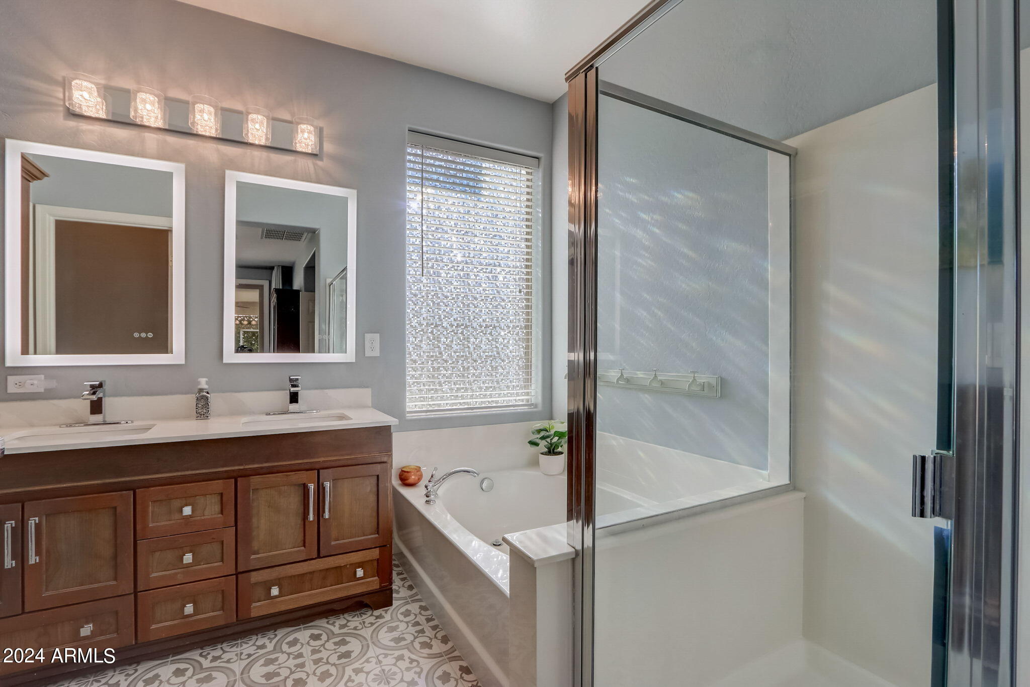 39513 N ROLLING GREEN Court