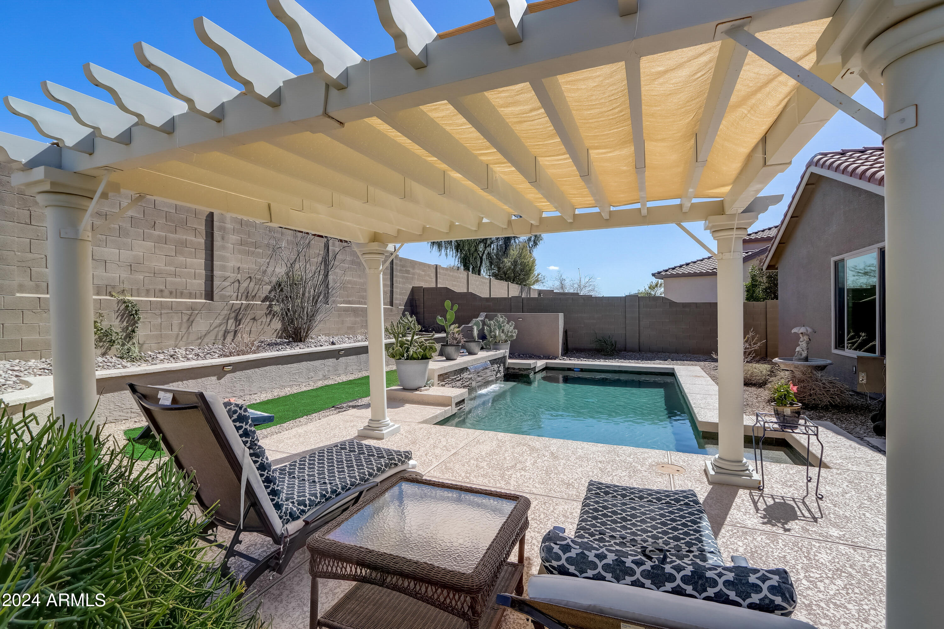 39513 N ROLLING GREEN Court