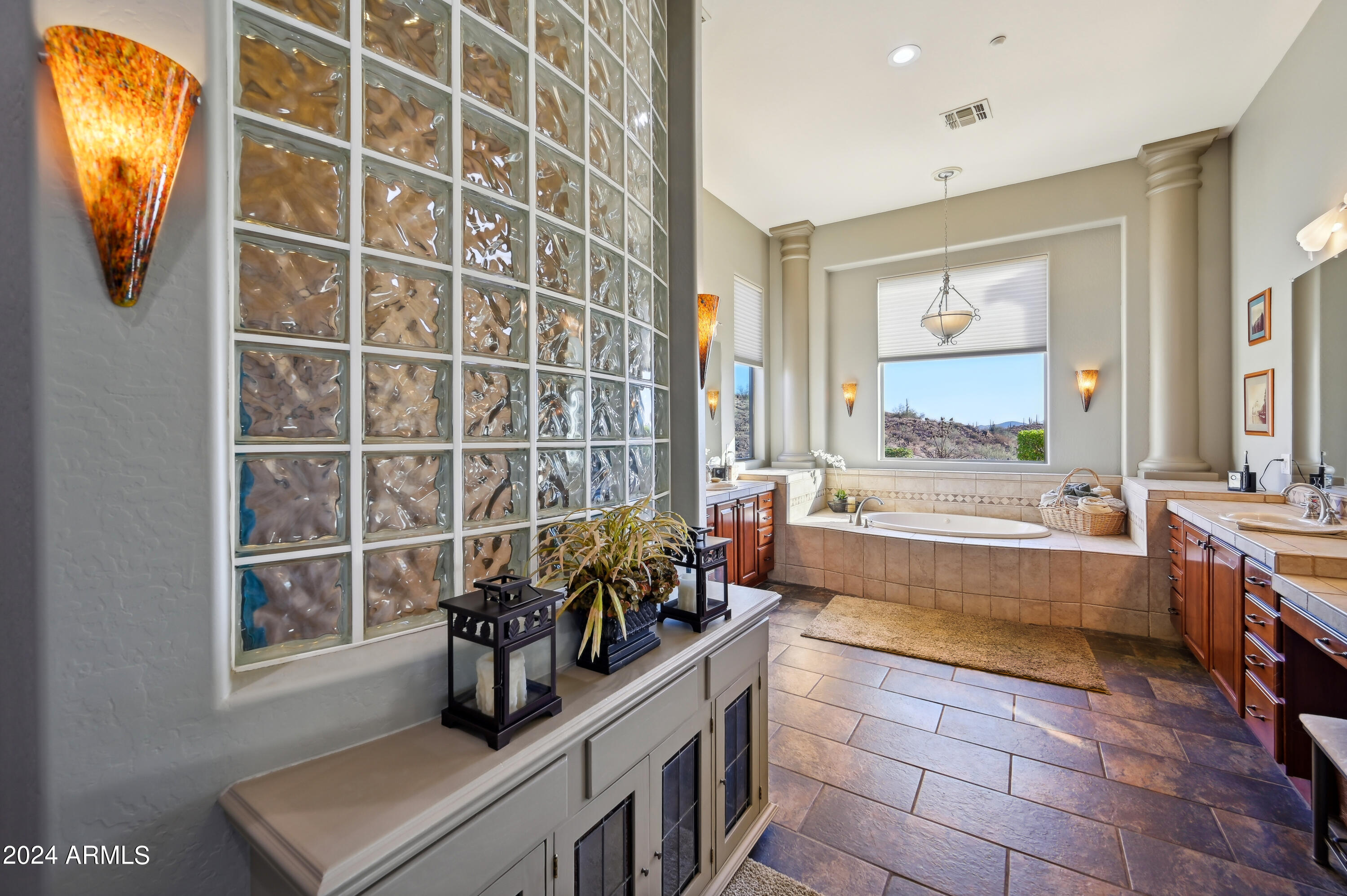 2355 W SHINNECOCK Court