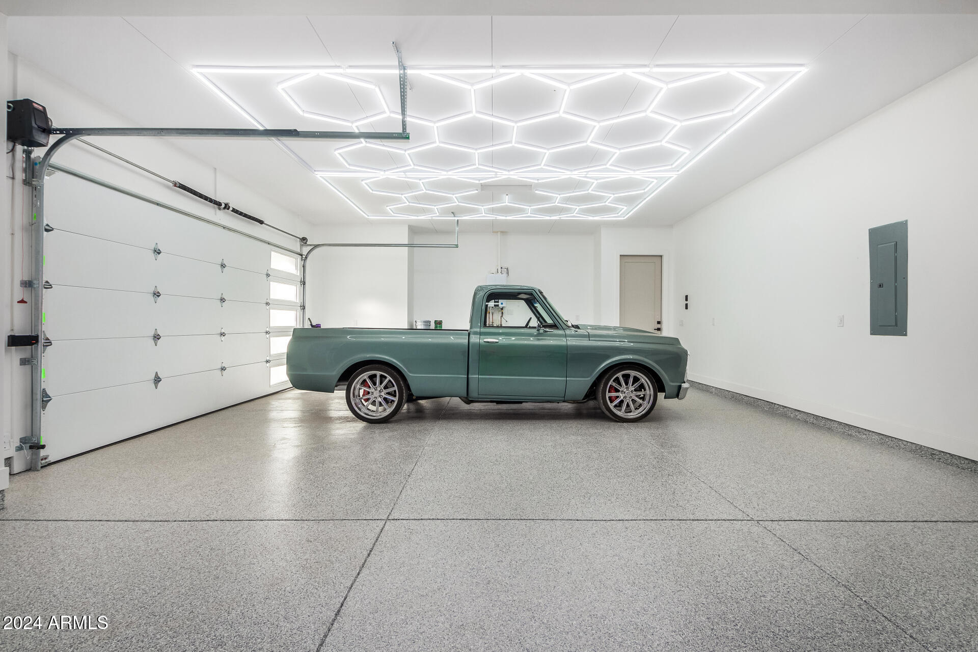 2808 W HERE TO THERE Drive