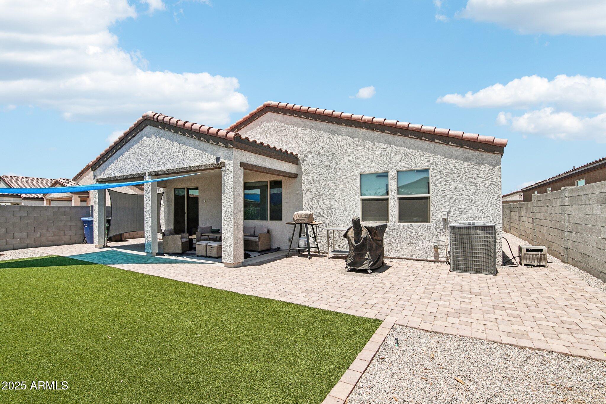 2339 W SUNLAND Avenue