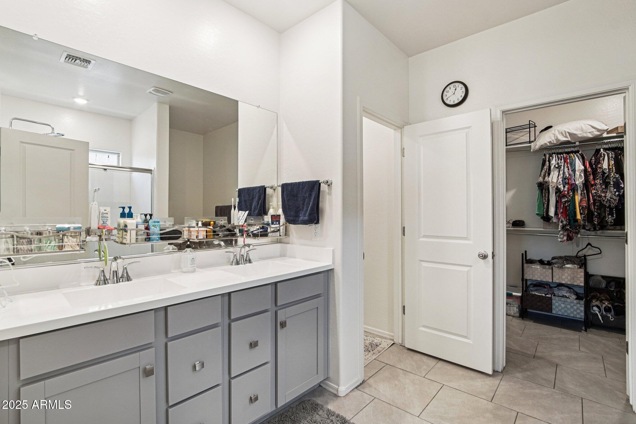 2339 W SUNLAND Avenue