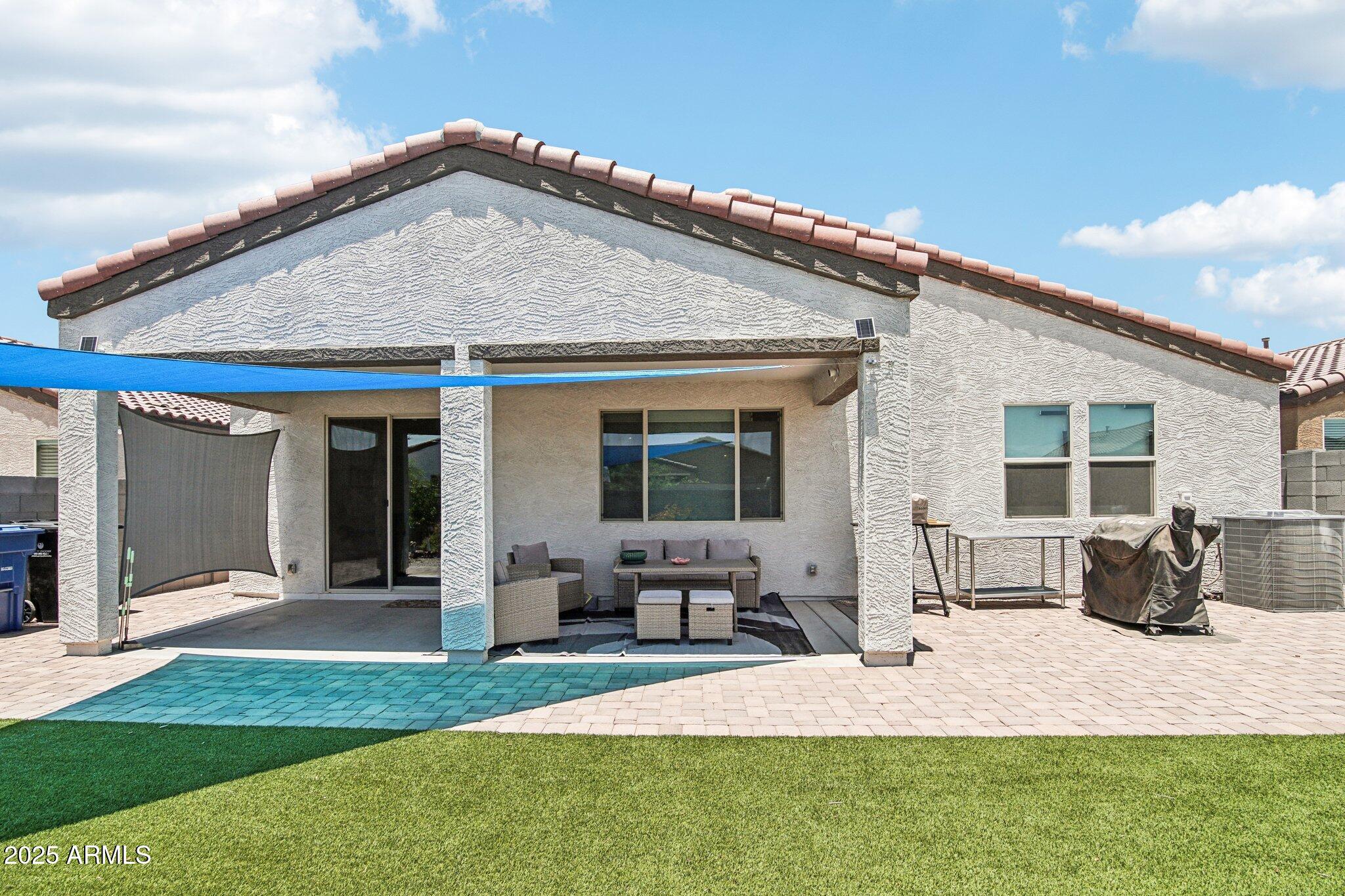 2339 W SUNLAND Avenue