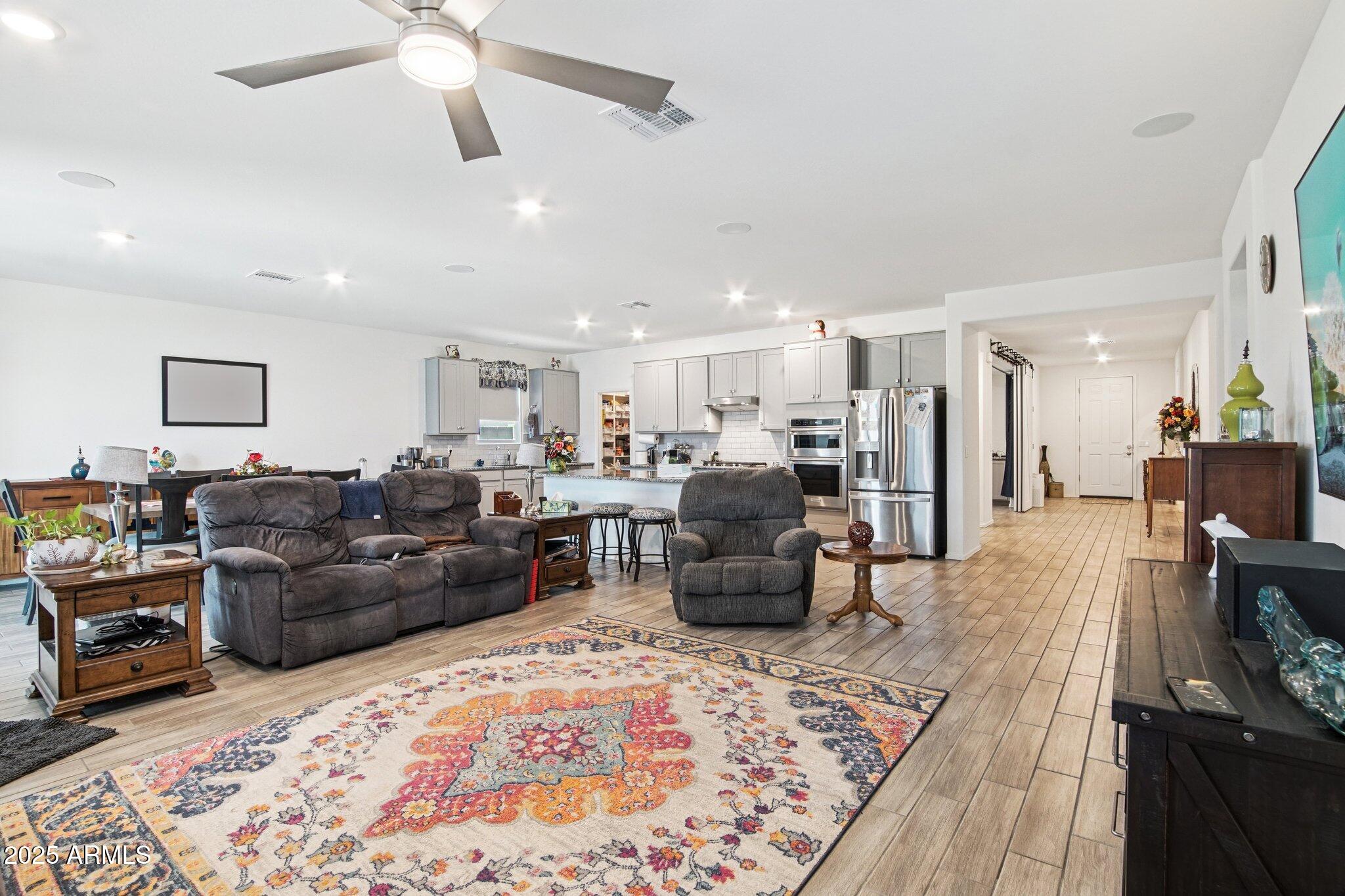 2339 W SUNLAND Avenue