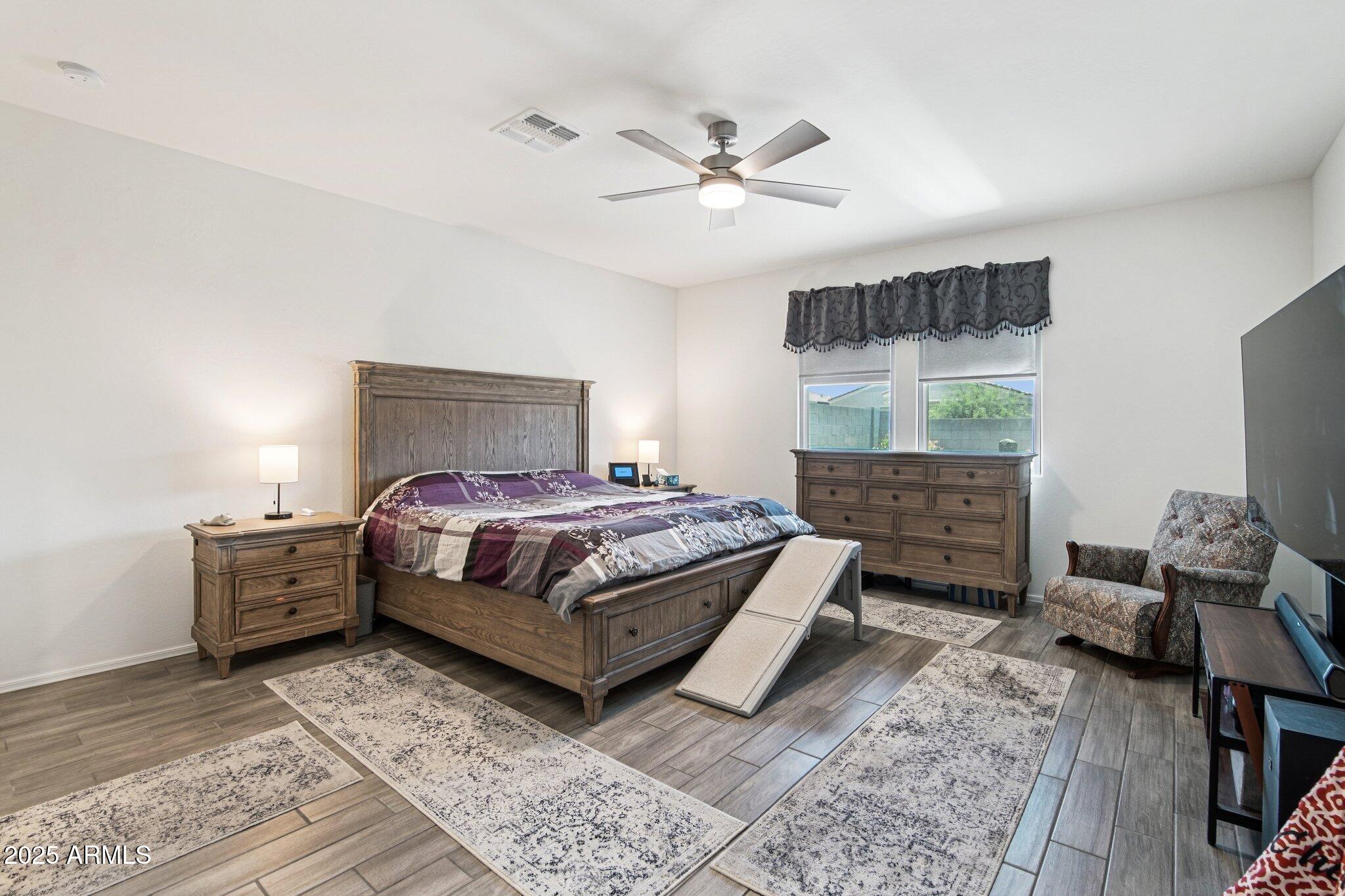 2339 W SUNLAND Avenue