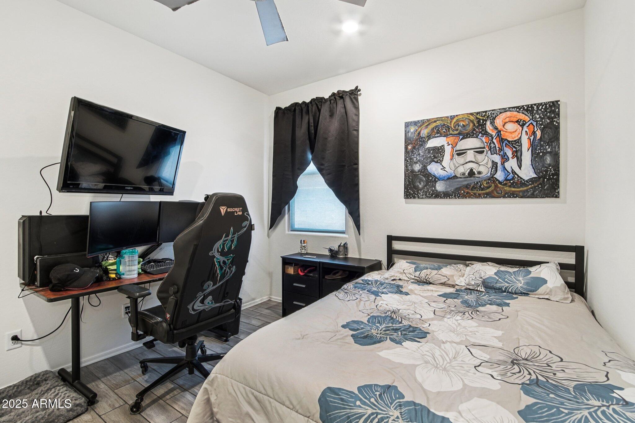 2339 W SUNLAND Avenue