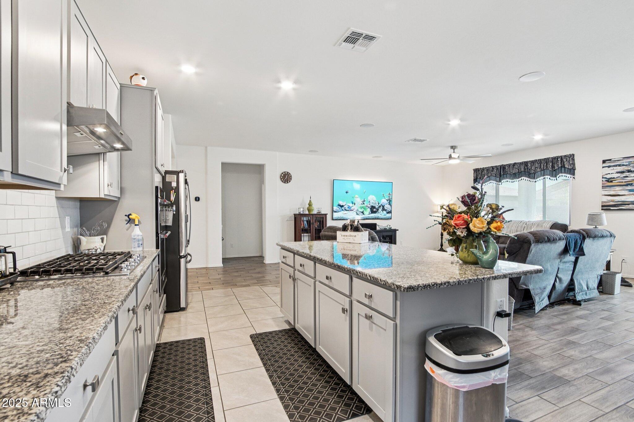 2339 W SUNLAND Avenue