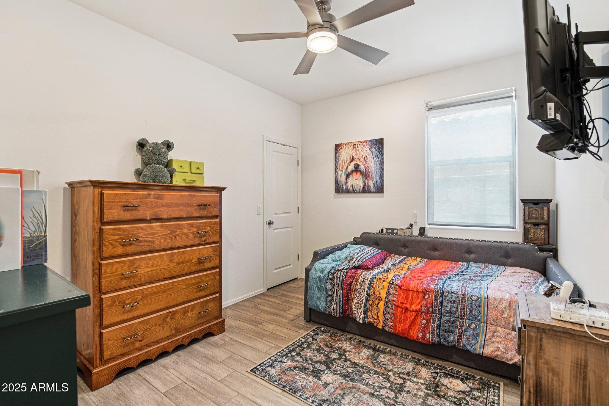 2339 W SUNLAND Avenue