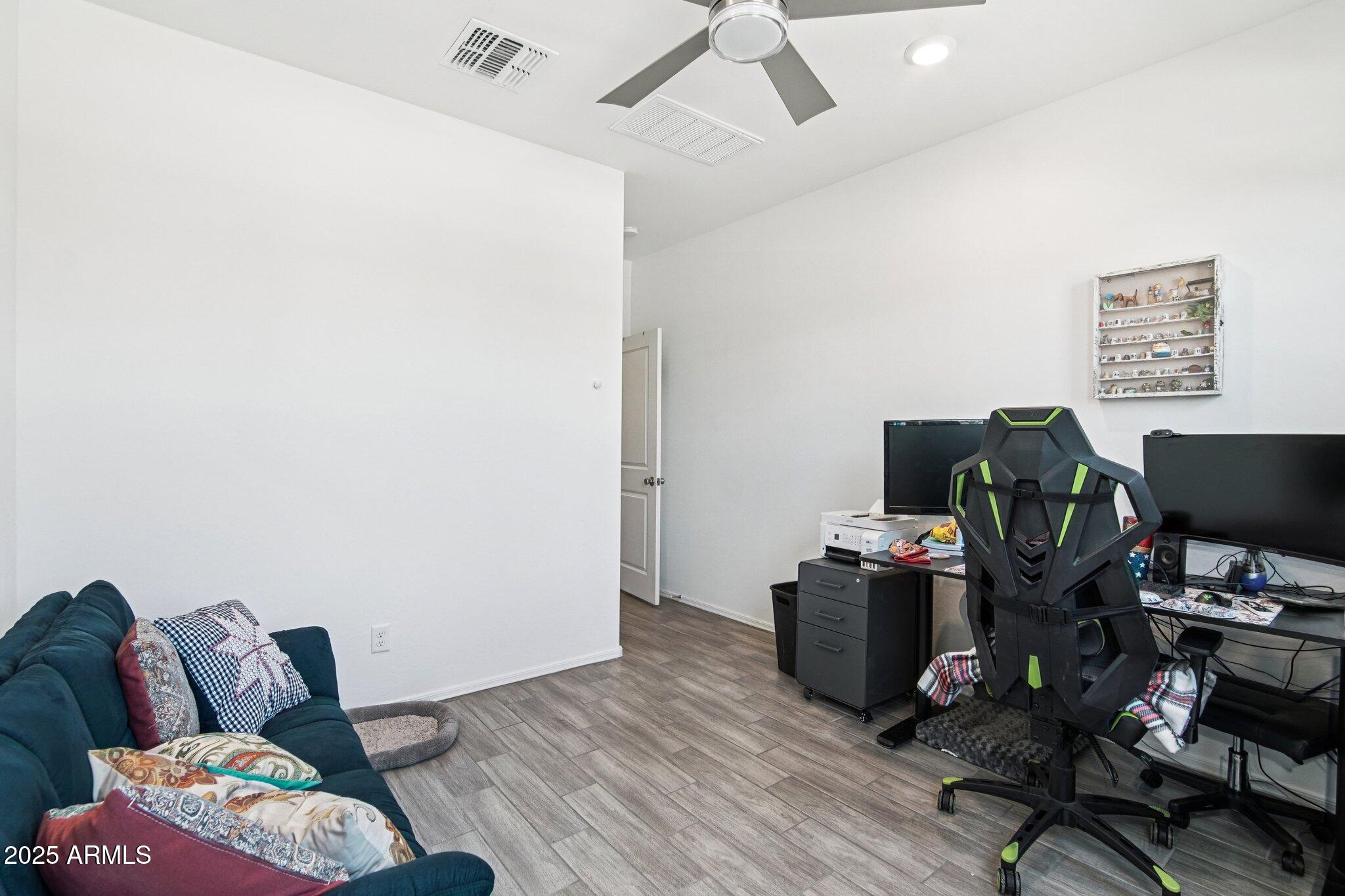 2339 W SUNLAND Avenue