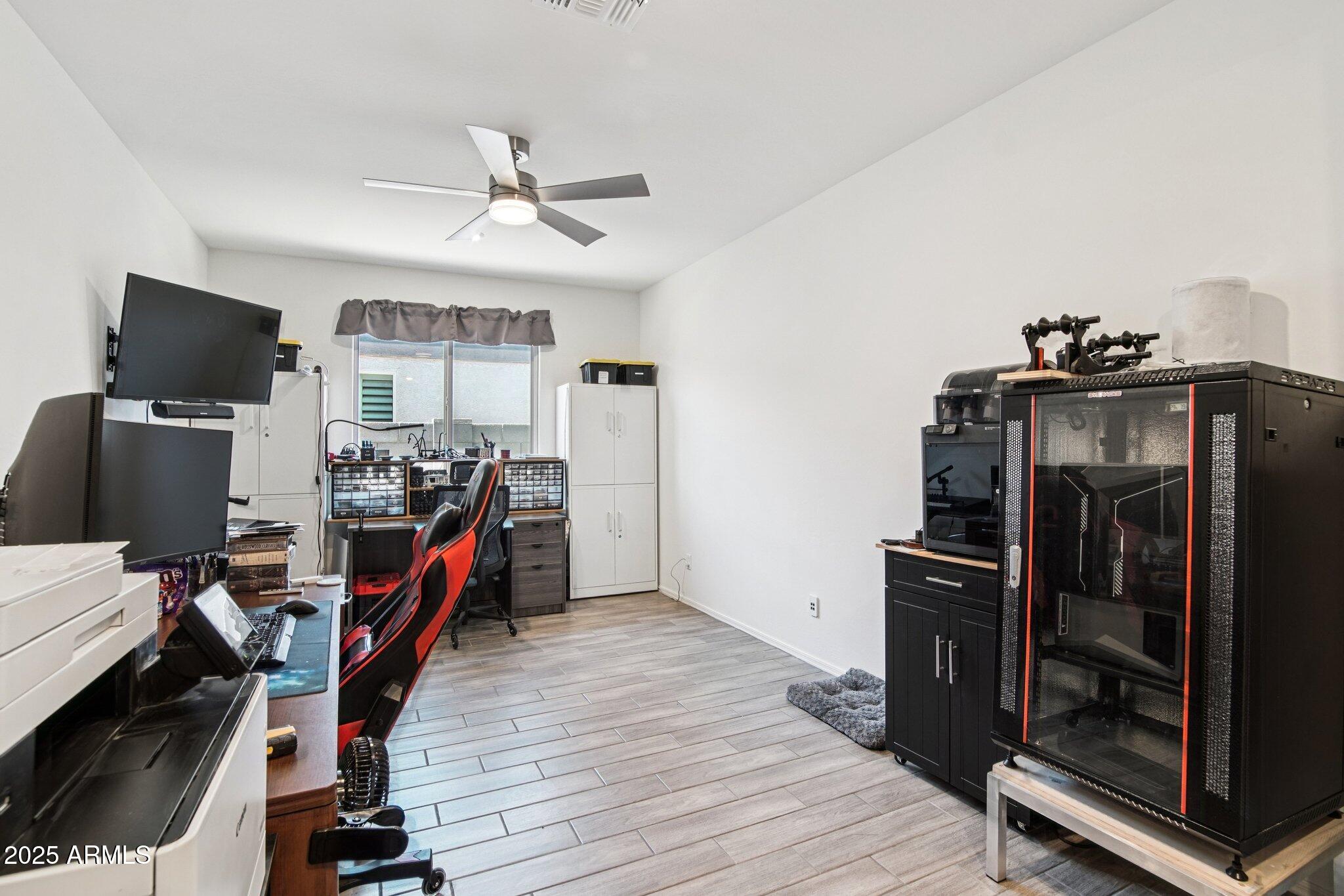 2339 W SUNLAND Avenue