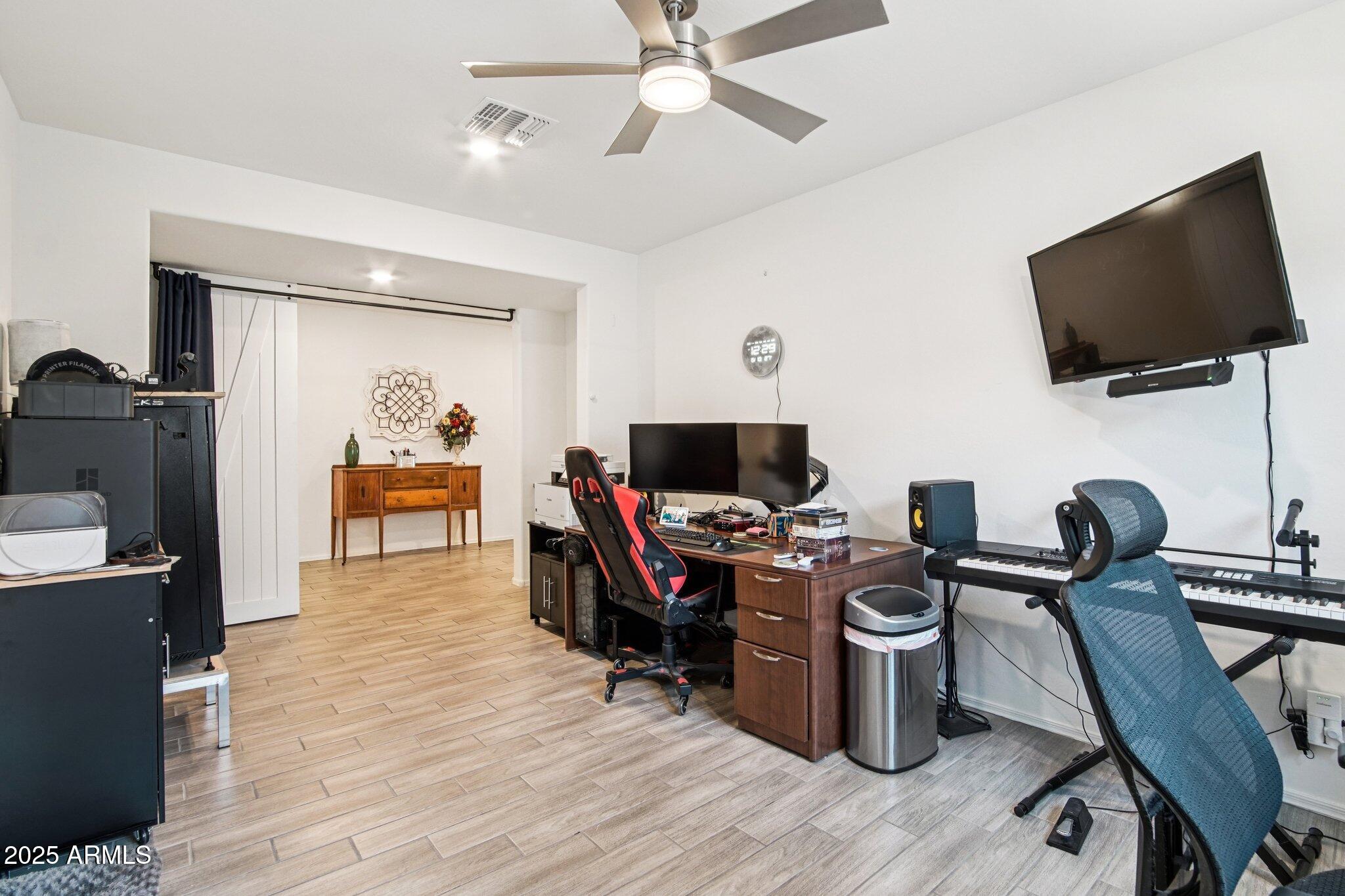 2339 W SUNLAND Avenue