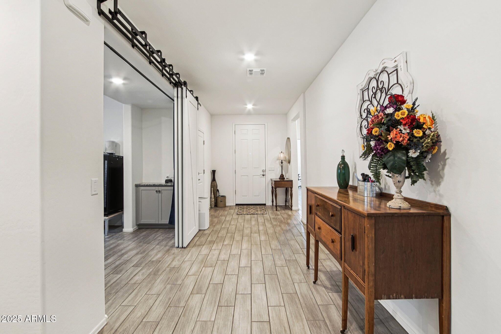 2339 W SUNLAND Avenue